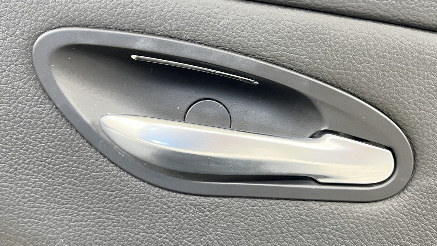 7458160 / 7 458 160 06-10 BMW M6 E63 E64 PASSENGER RIGHT DOOR PANEL TRIM LEATHER BLACK 7458160 OEM