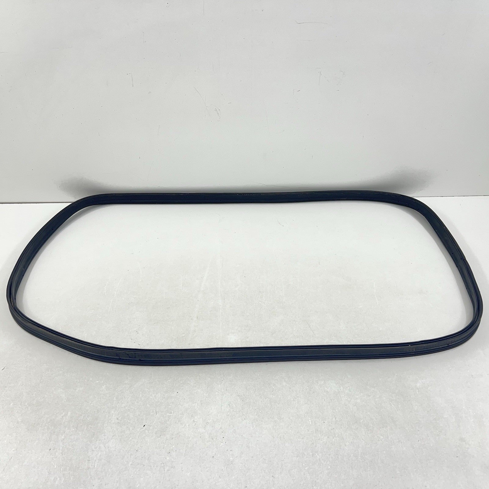 Does Not Apply 97-04 CHEVROLET CORVETTE C5 REAR TRUNK WEATHERSTRIP SEAL RUBBER OEM