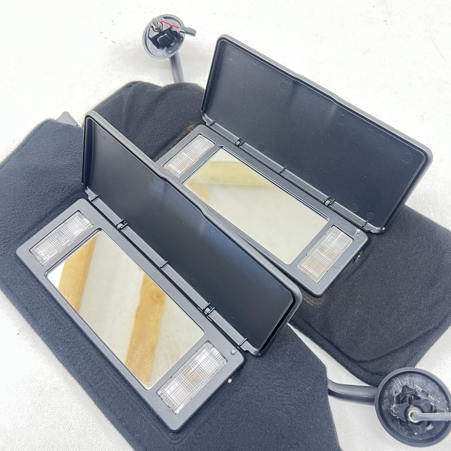 15002596 01-04 CHEVROLET CORVETTE C5 Z06 LEFT AND RIGHT SUNVISOR SUN VISOR PAIR BLACK OEM