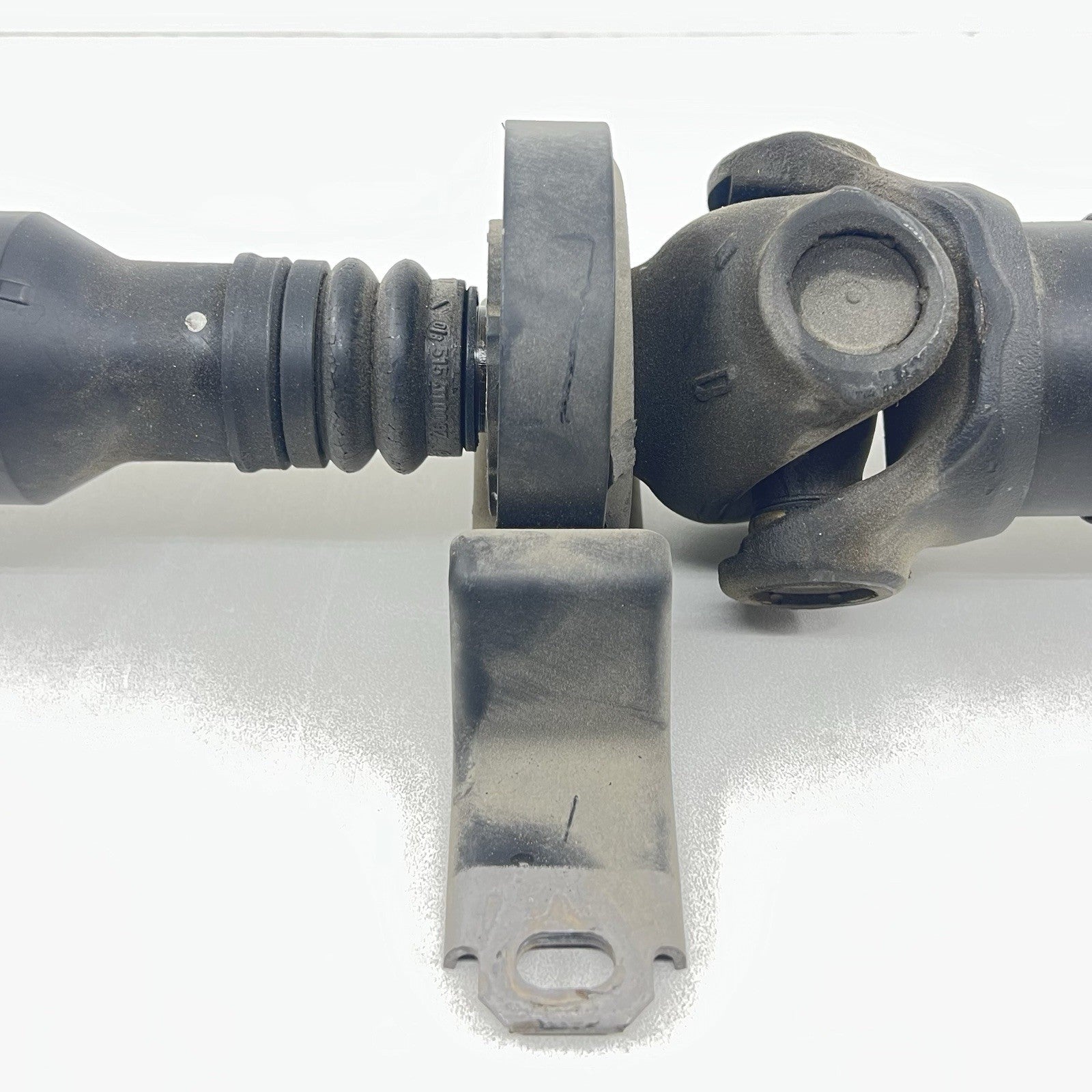 92236999 / 9223 6999 10-15 CHEVROLET CAMARO SS MANUAL DRIVESHAFT DRIVE SHAFT PROPELLER 92236999 OEM