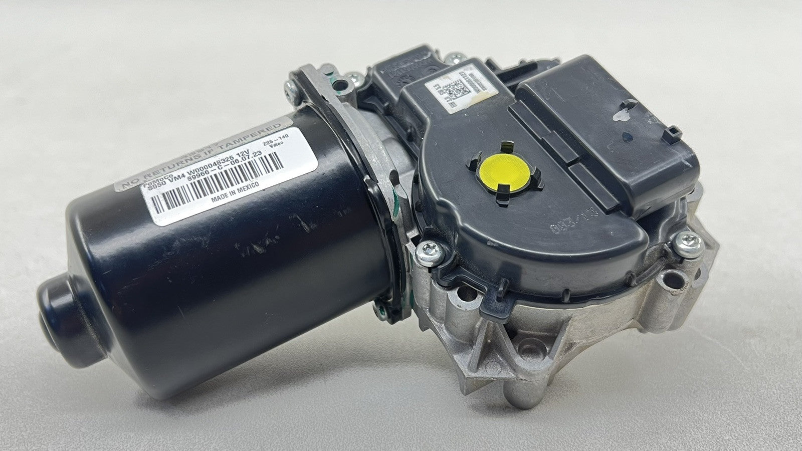 W000048326 24-25 FORD MUSTANG GT FRONT WINDSHIELD WIPER MOTOR OEM