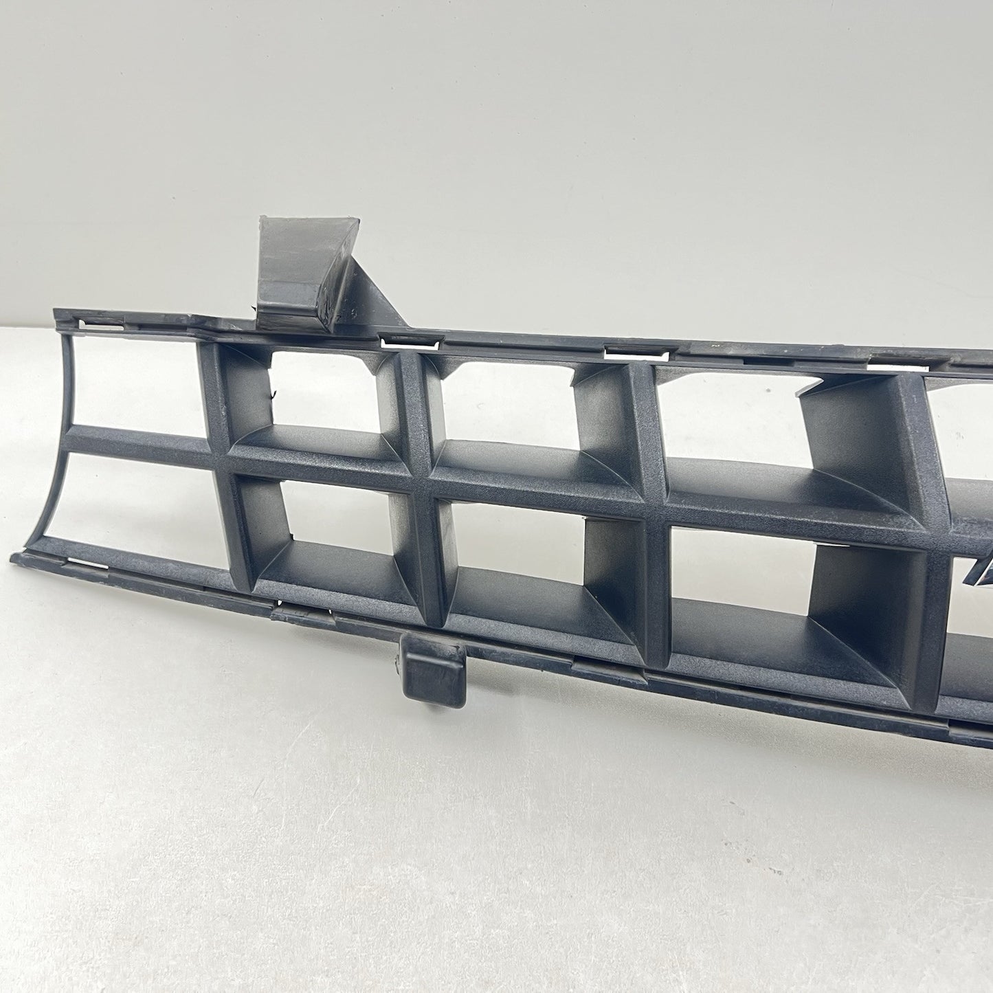 92242526 10-13 CHEVROLET CAMARO SS FRONT BUMPER UPPER GRILLE GRILL TRIM 92242526 OEM