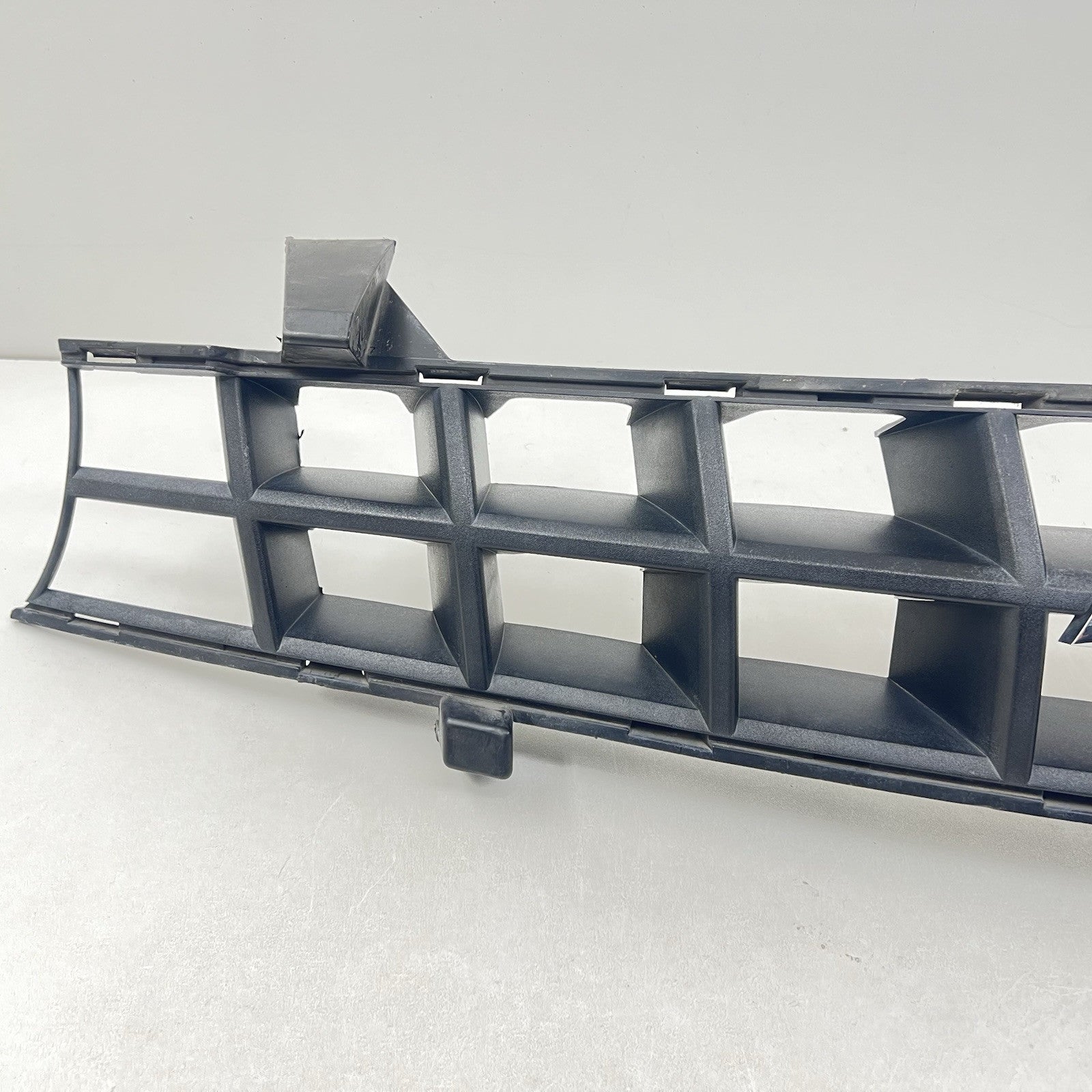 92242526 10-13 CHEVROLET CAMARO SS FRONT BUMPER UPPER GRILLE GRILL TRIM 92242526 OEM