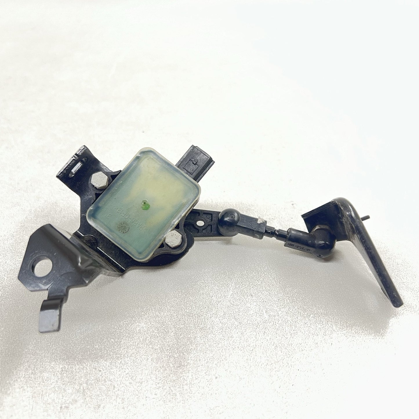 PR3C-5B690-AA / PR3C 5B690 AA / PR3C5B690AA 24-25 FORD MUSTANG GT DRIVER LEFT REAR HEADLIGHT HEIGHT LEVEL SENSOR OEM