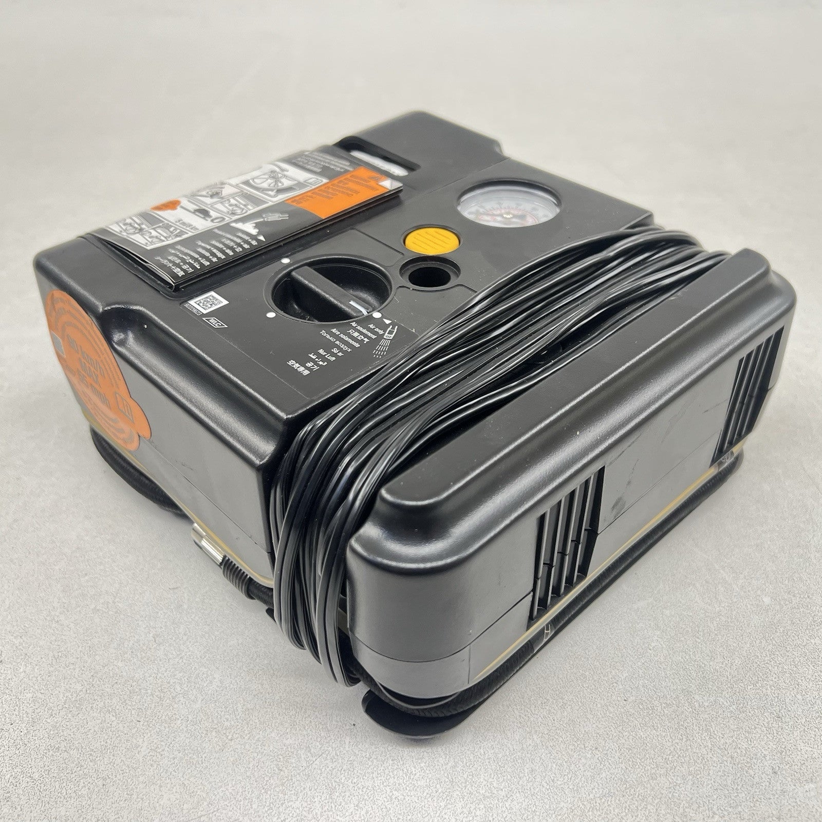 92230763 10-15 CHEVROLET CAMARO SS REAR TRUNK STORAGE FOAM WITH TIRE PUMP 92230763 OEM