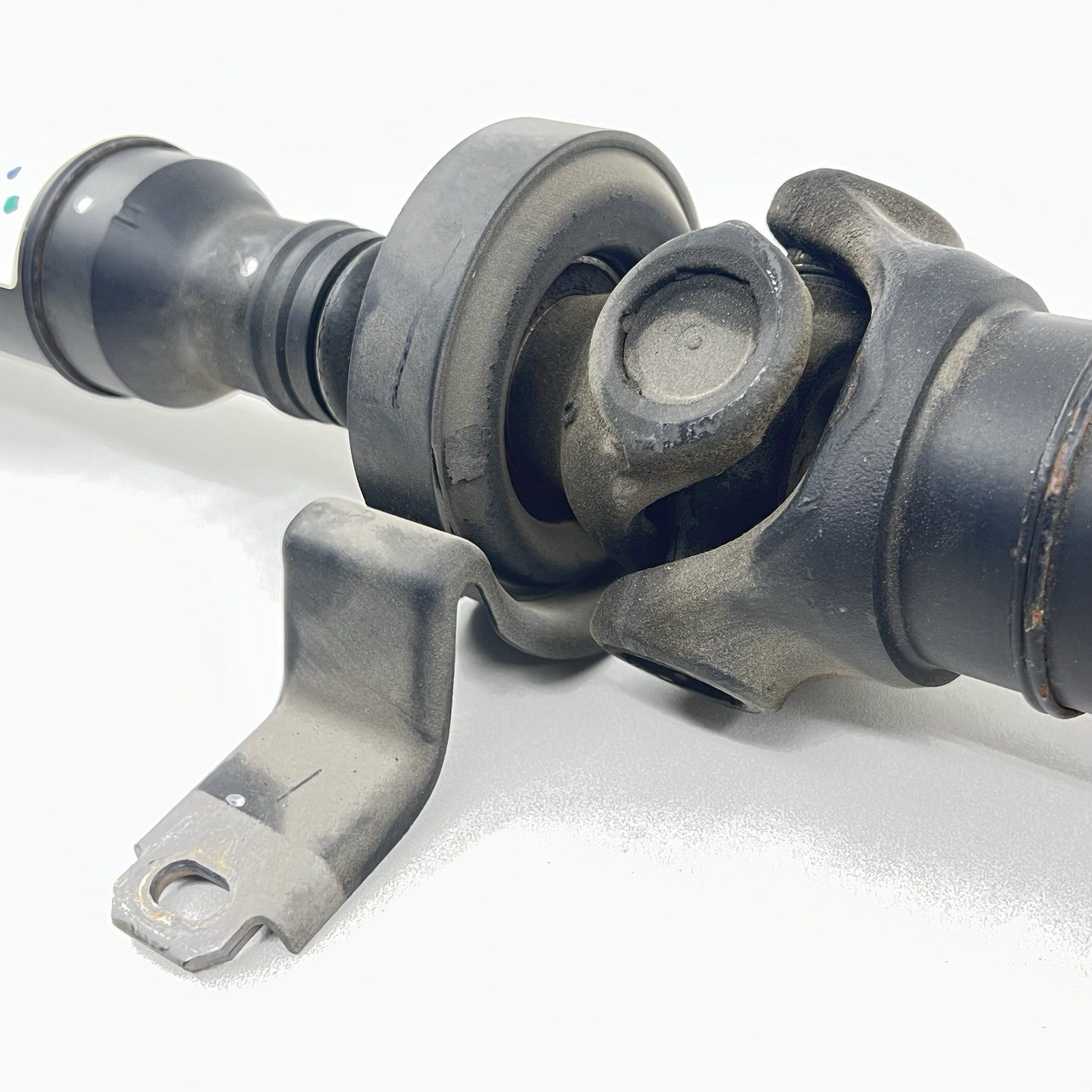 92236999 / 9223 6999 10-15 CHEVROLET CAMARO SS MANUAL DRIVESHAFT DRIVE SHAFT PROPELLER 92236999 OEM