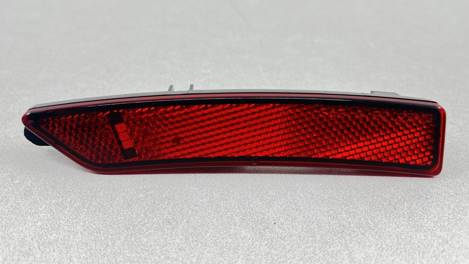 PR3B-15A425-A / PR3B 15A425 A / PR3B15A425A 24-25 FORD MUSTANG GT PASSENGER RIGHT REAR BUMPER REFLECTOR SIDE MARKER LAMP