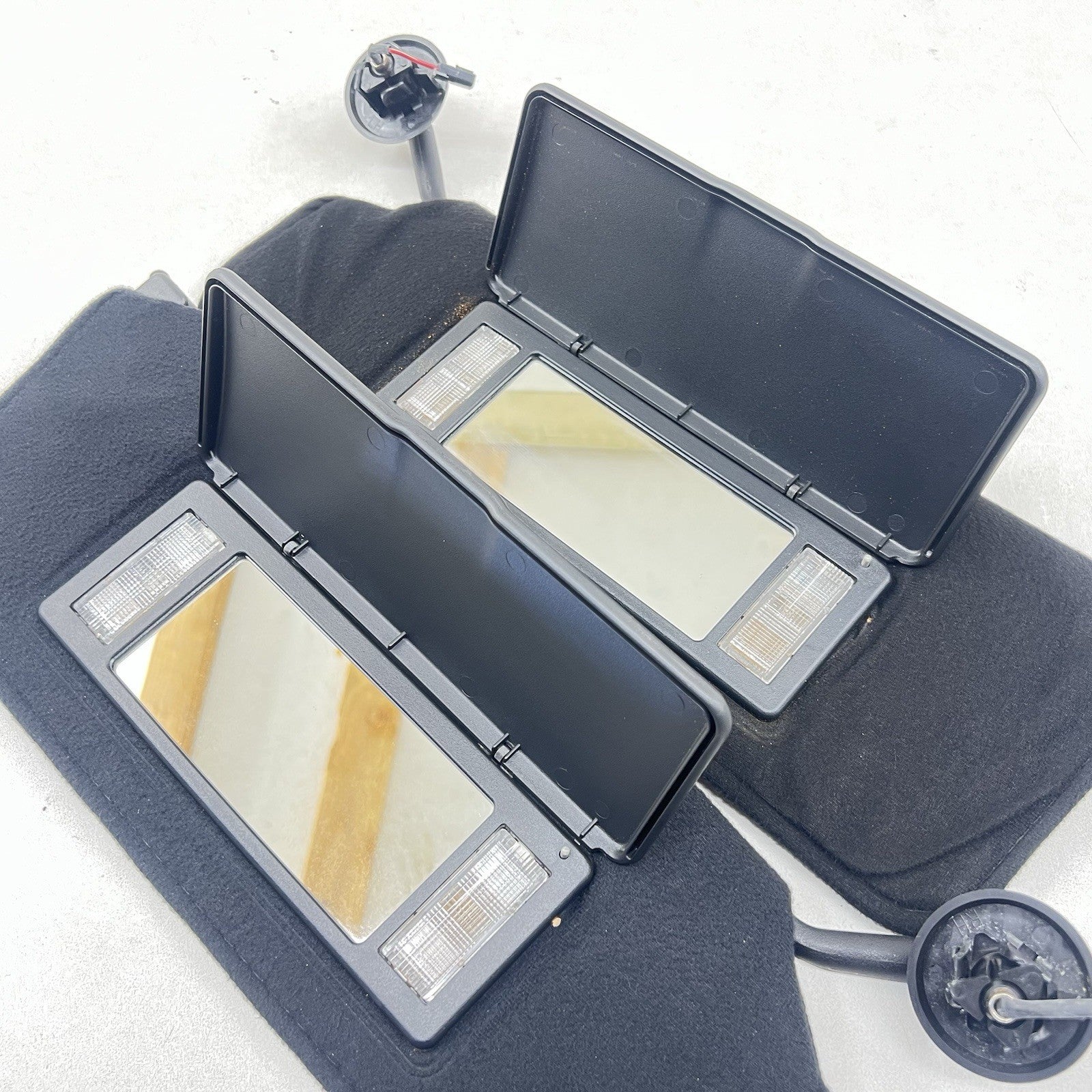 15002596 01-04 CHEVROLET CORVETTE C5 Z06 LEFT AND RIGHT SUNVISOR SUN VISOR PAIR BLACK OEM