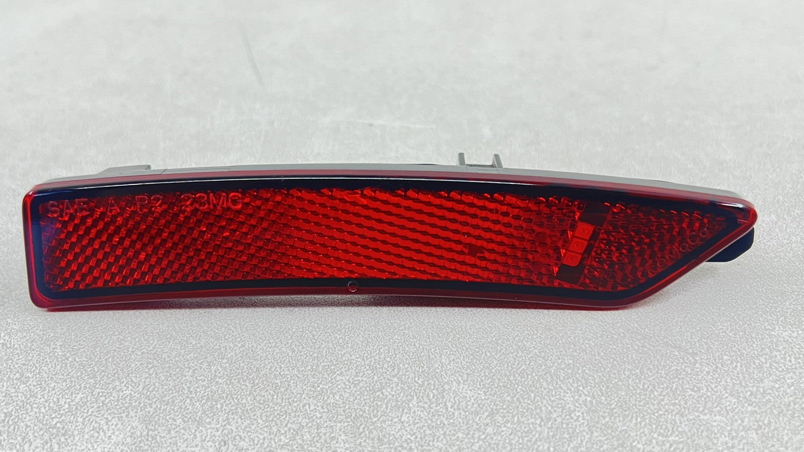 PR3B-15A424-A / PR3B 15A424 A / PR3B15A424A 24-25 FORD MUSTANG GT DRIVER LEFT REAR BUMPER REFLECTOR SIDE MARKER LAMP OEM