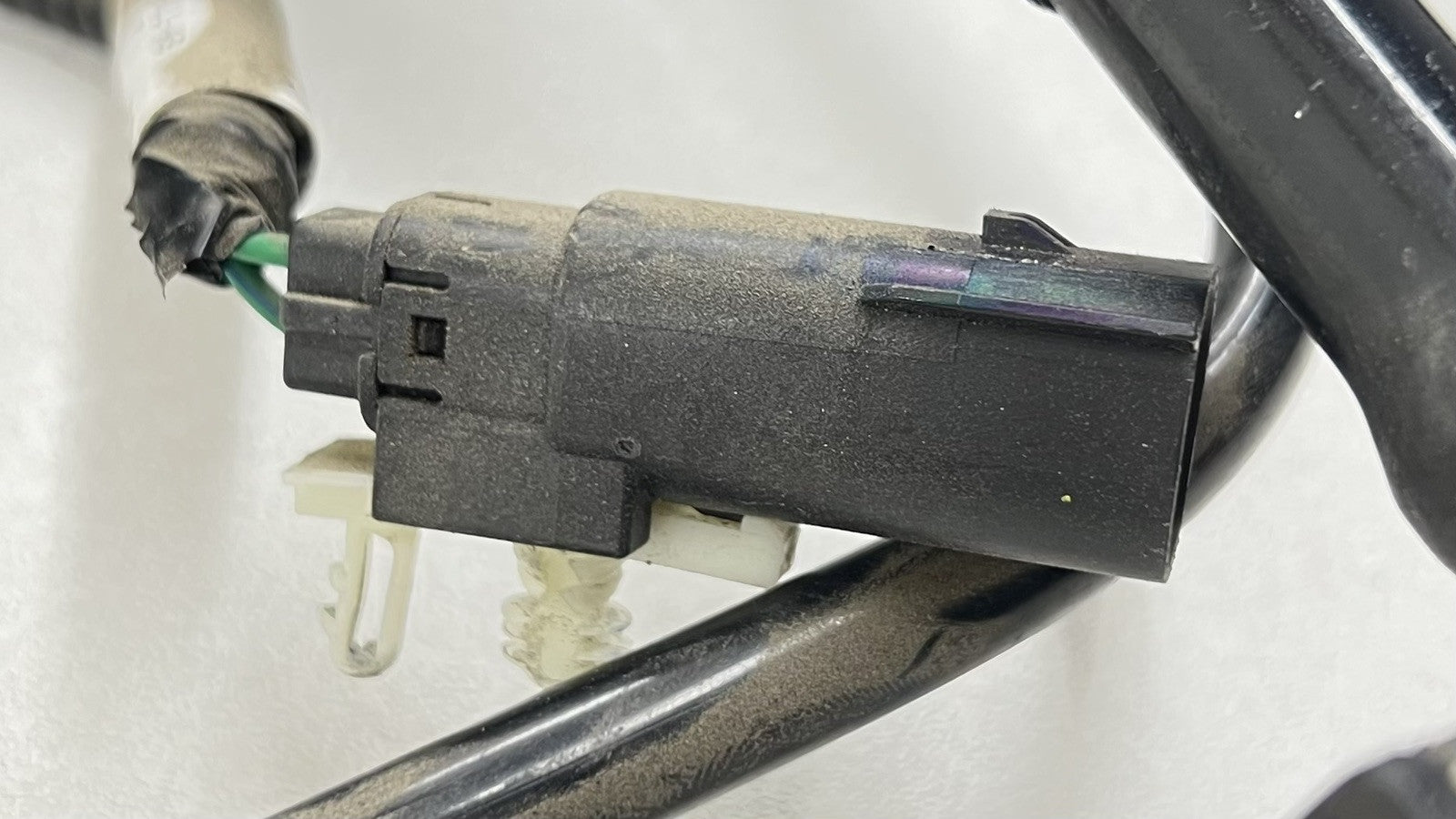 PR3C-9E857-B / PR3C 9E857 B / PR3C9E857B 24-25 FORD MUSTANG GT GAS FUEL EVAP VAPOR CHARCOAL EMISSION CANISTER OEM