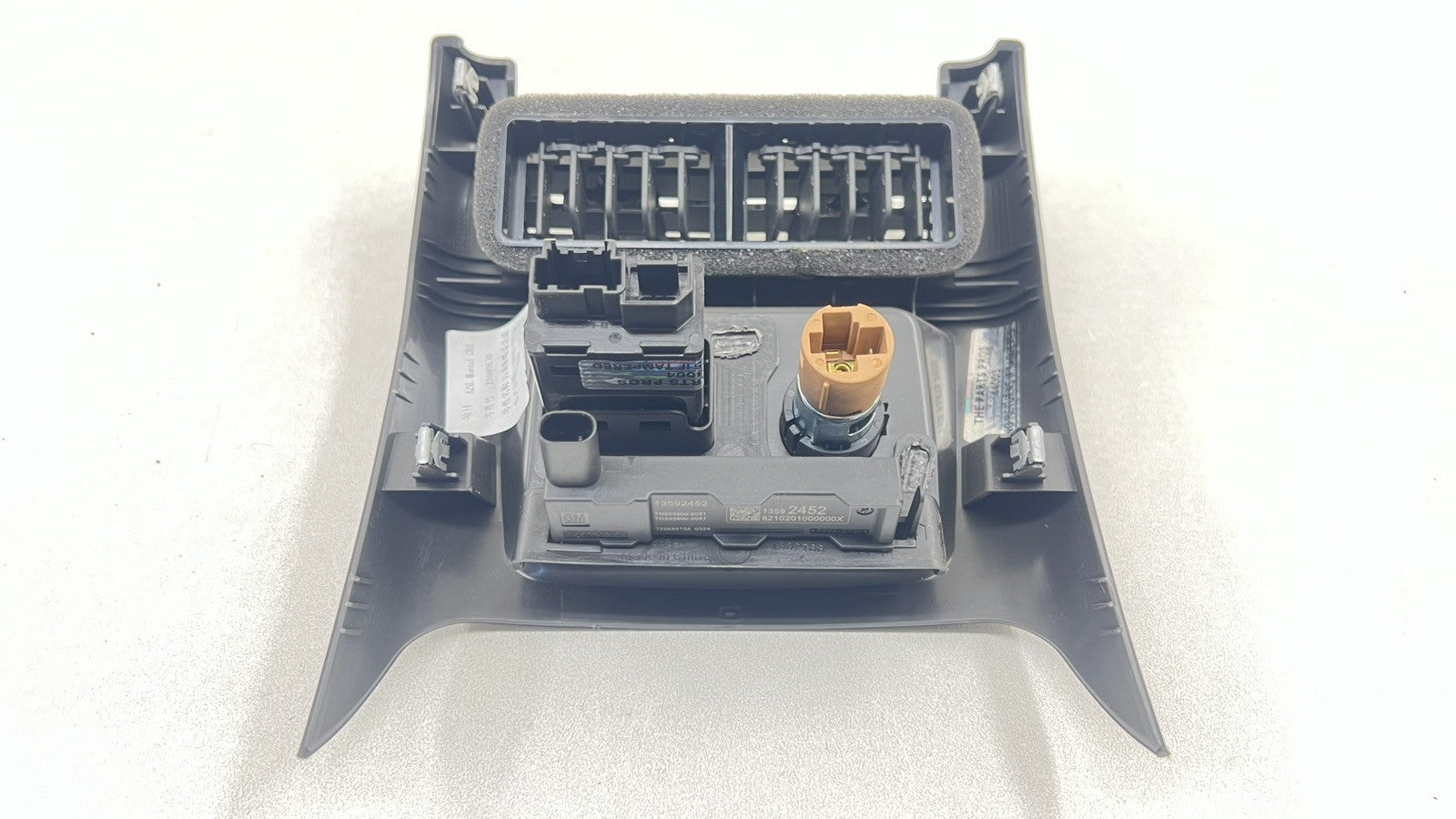 84937530 22-25 CADILLAC CT5 V BLACKWING REAR CENTER CONSOLE AIR VENT GRILLE COVER OEM