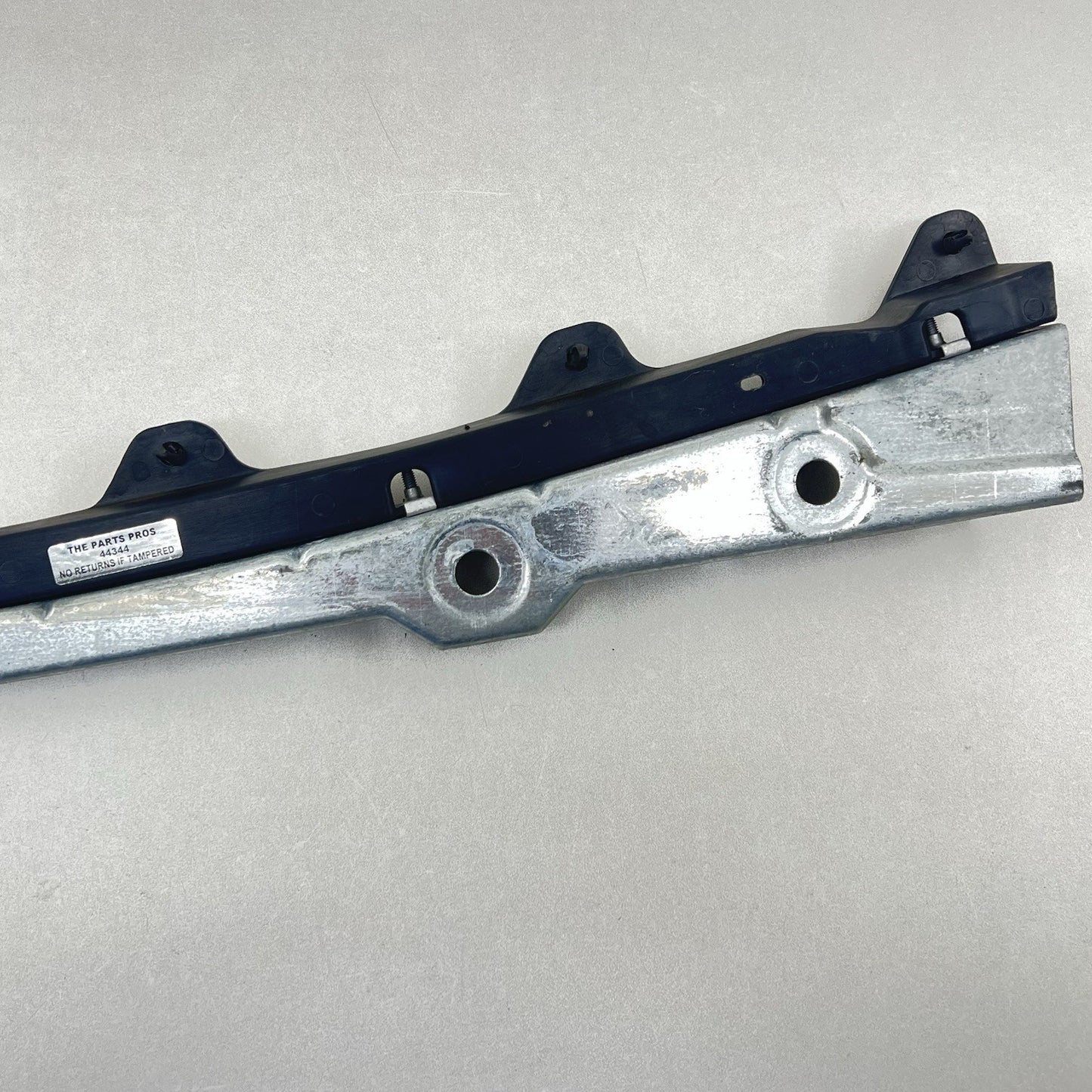 10256973 01-04 CORVETTE C5 Z06 FRONT UPPER FASCIA RETAINER SUPPORT BRACKET 10256973 OEM