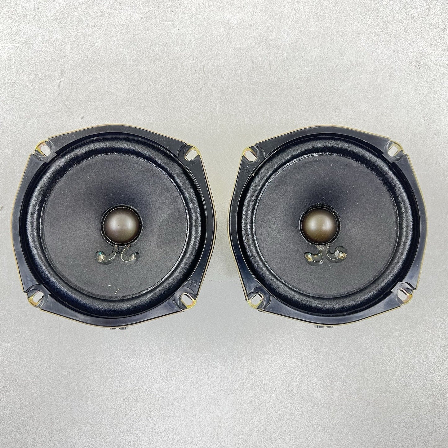 10278959 97-04 CHEVROLET CORVETTE C5 LEFT AND RIGHT DOOR SPEAKER PAIR W/ REAR SPEAKER OEM