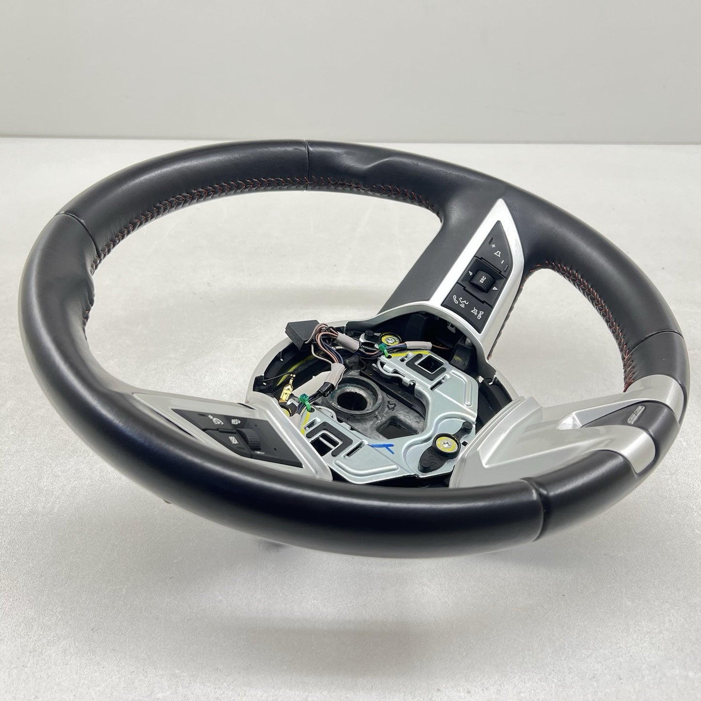 92245960 10-11 CHEVROLET CAMARO SS DRIVER STEERING WHEEL WITH PADDLE SHIFTERS LEATHER OEM