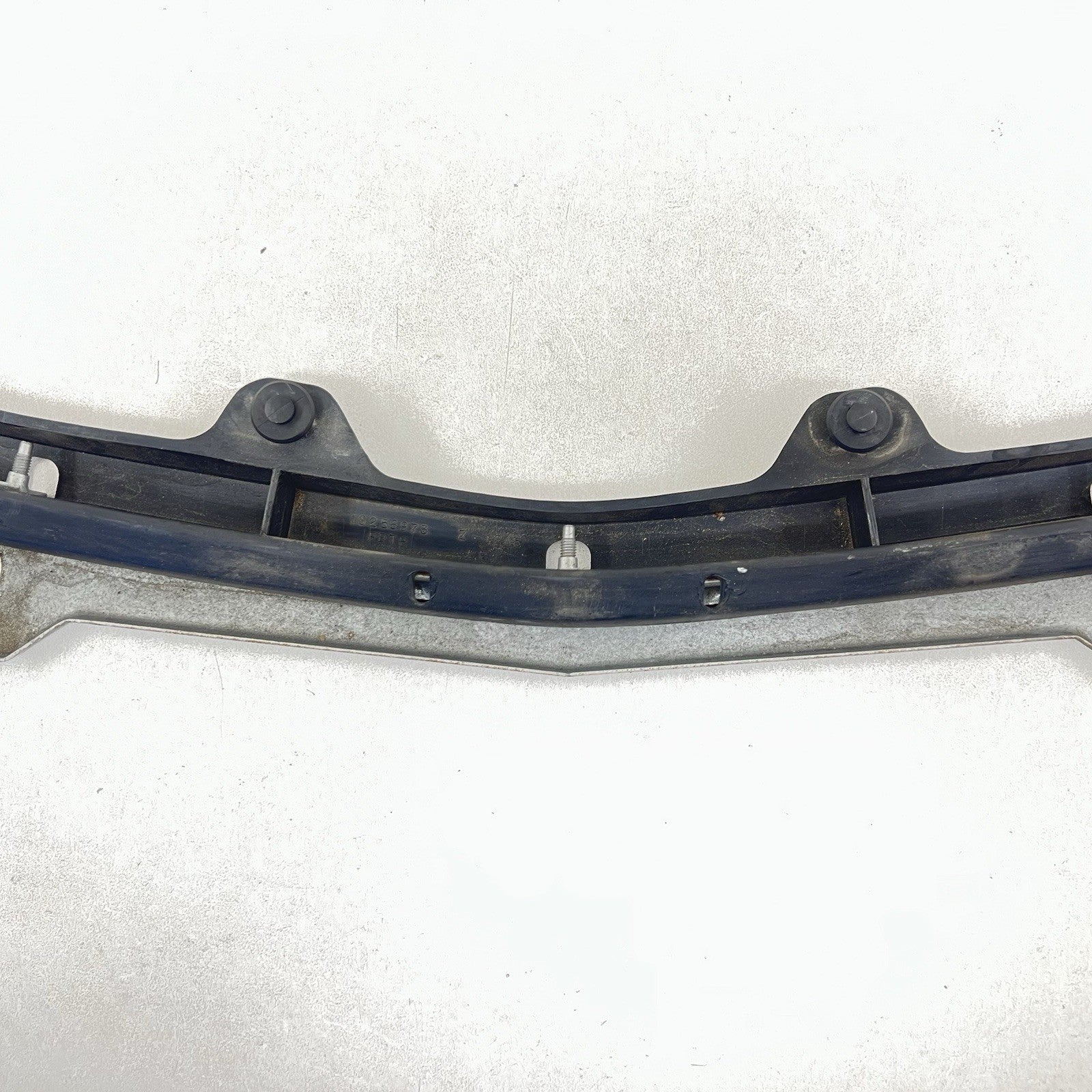 10256973 01-04 CORVETTE C5 Z06 FRONT UPPER FASCIA RETAINER SUPPORT BRACKET 10256973 OEM