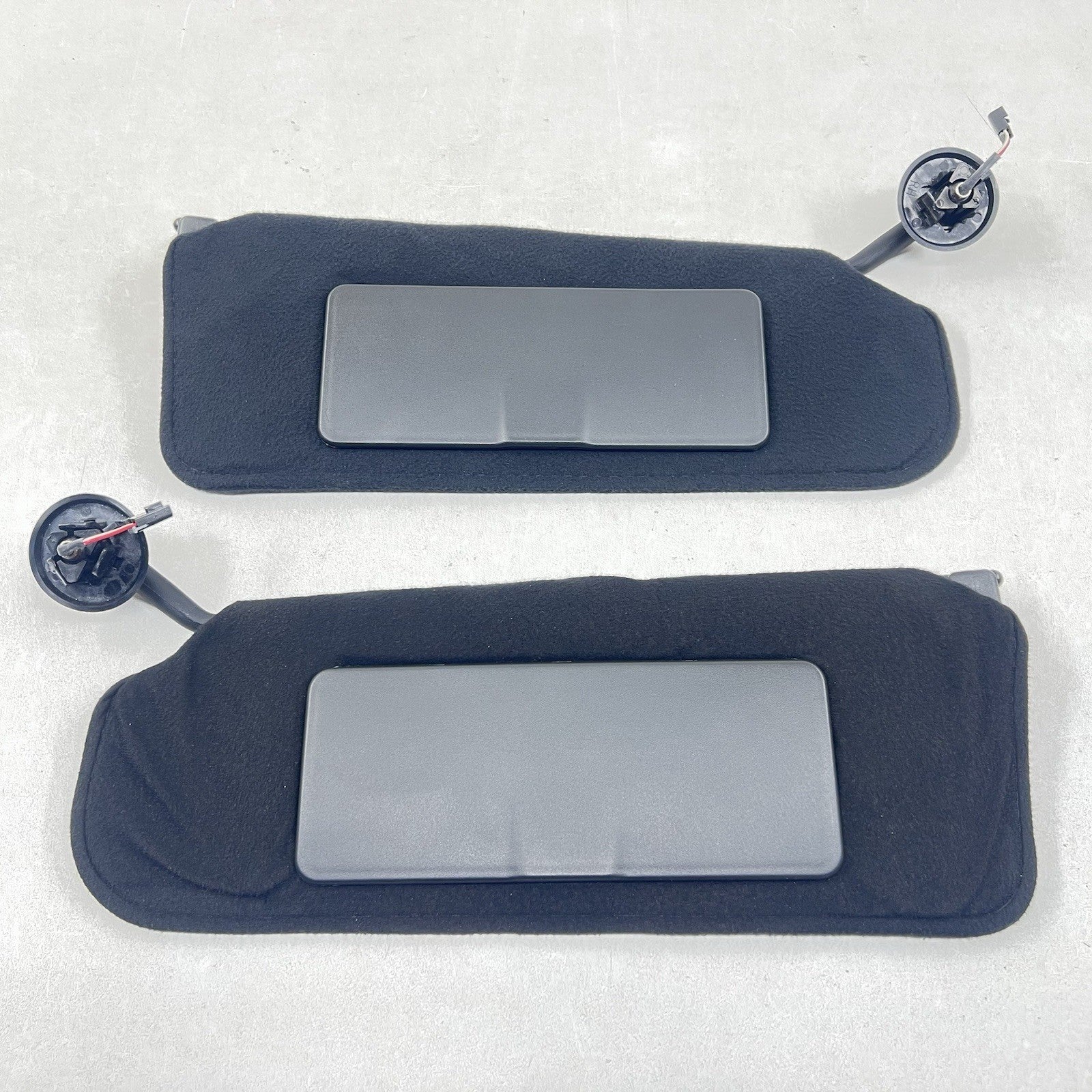 15002596 01-04 CHEVROLET CORVETTE C5 Z06 LEFT AND RIGHT SUNVISOR SUN VISOR PAIR BLACK OEM