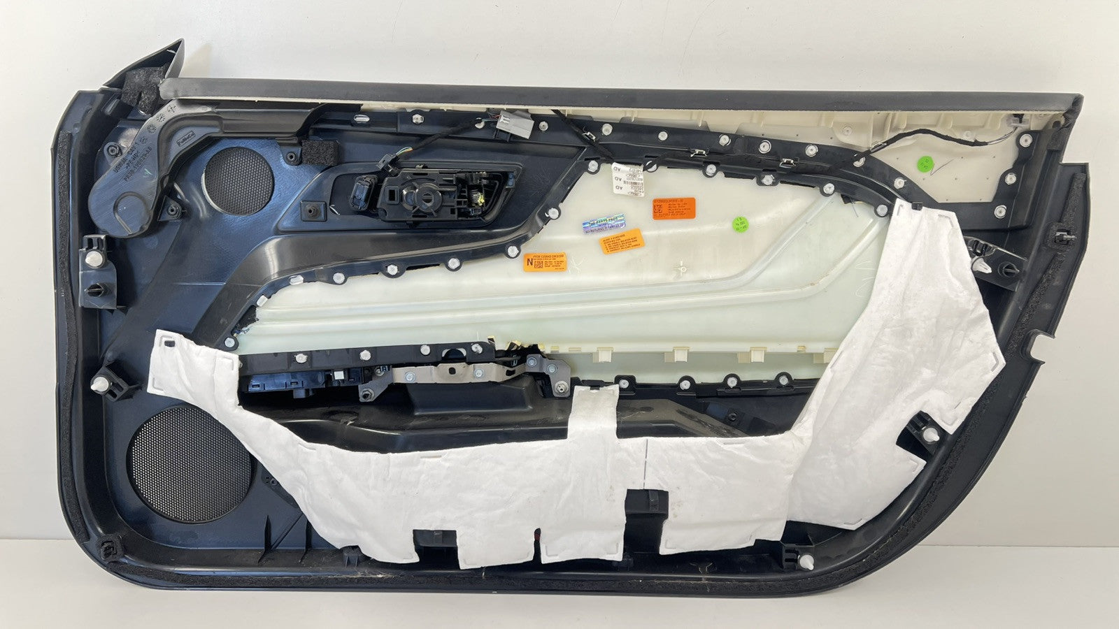 PR3B-C23943-GM319W / PR3B C23943 GM319W / PR3BC23943GM319W 24-25 FORD MUSTANG DARK HORSE DRIVER LEFT DOOR PANEL TRIM LEA