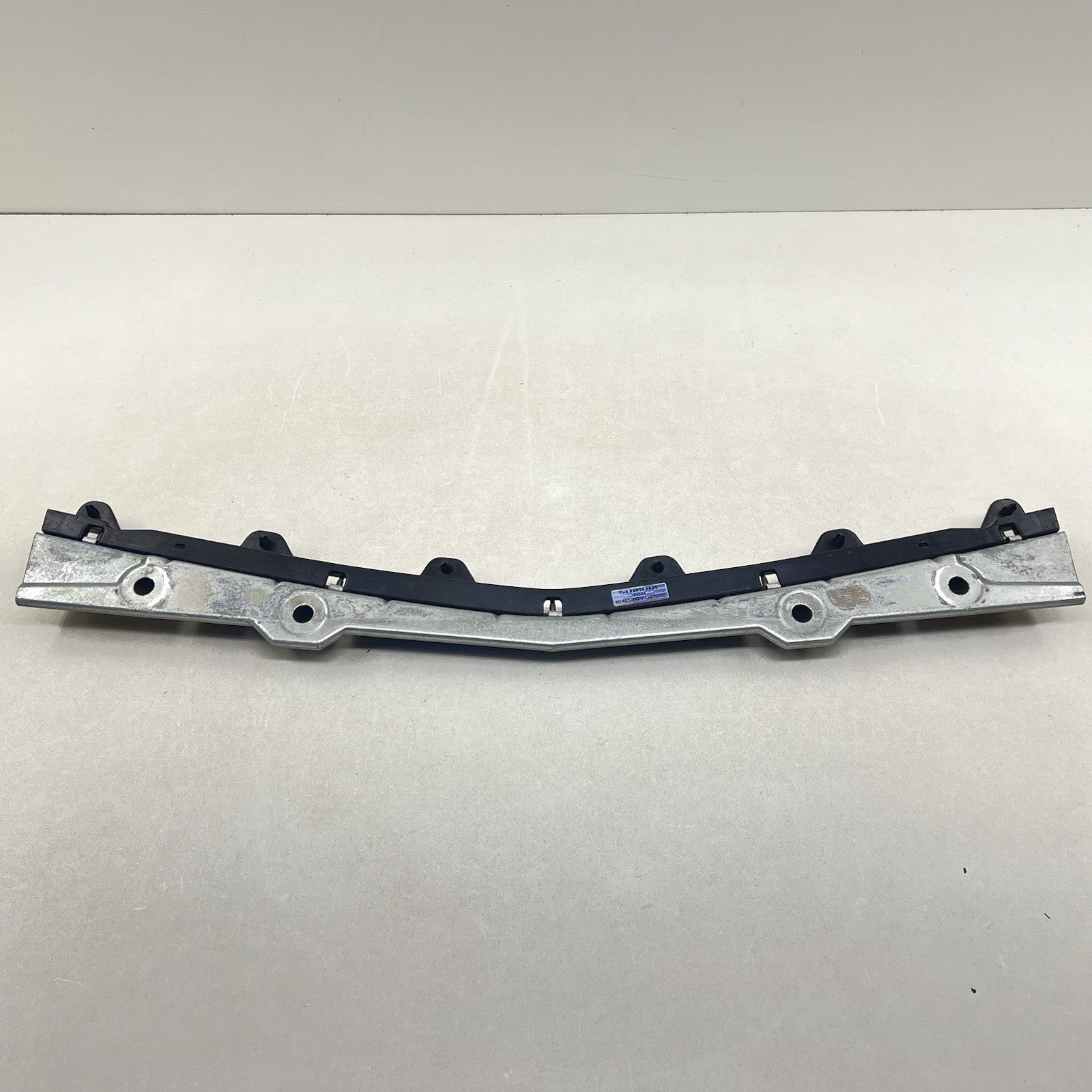 10256973 01-04 CORVETTE C5 Z06 FRONT UPPER FASCIA RETAINER SUPPORT BRACKET 10256973 OEM