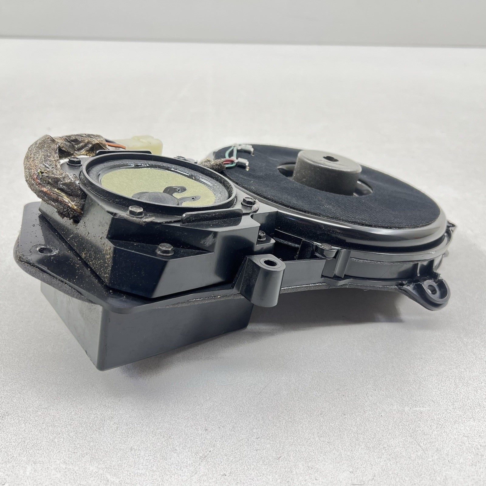 10278959 97-04 CHEVROLET CORVETTE C5 LEFT AND RIGHT DOOR SPEAKER PAIR W/ REAR SPEAKER OEM