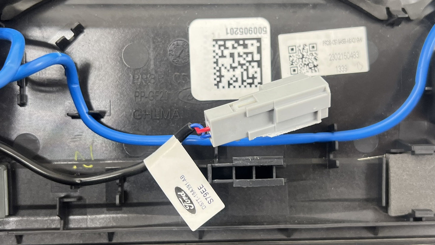 PR3B-C519A58-AAAW / PR3B C519A58 AAAW / PR3BC519A58AAAW 24-25 FORD MUSTANG GT FRONT OVERHEAD CONSOLE DOME READING LIGHT 