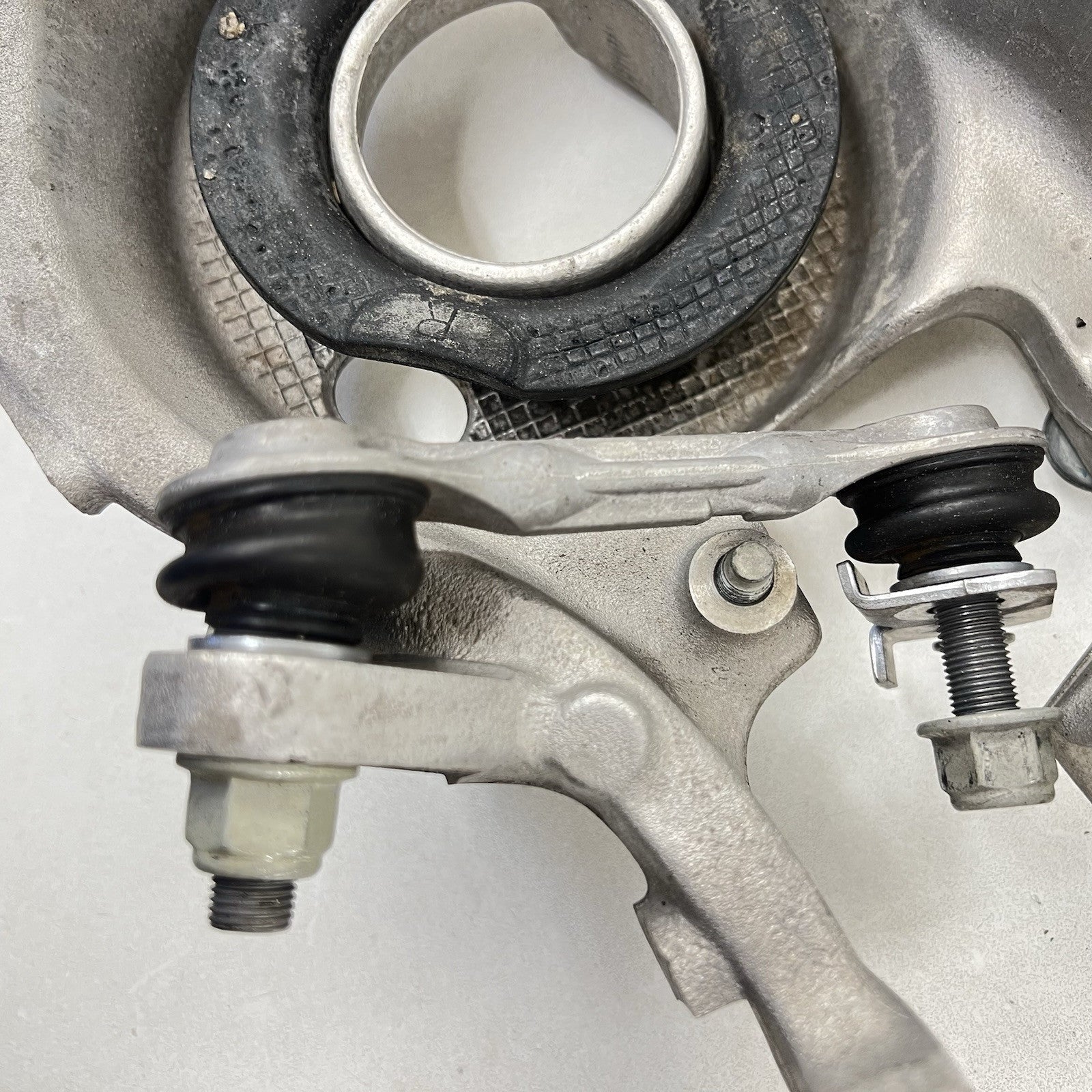 PR3C-5K551-FB / PR3C 5K551 FB / PR3C5K551FB 24-25 FORD MUSTANG GT PASSENGER RIGHT REAR CONTROL ARM PARTIAL SET OEM