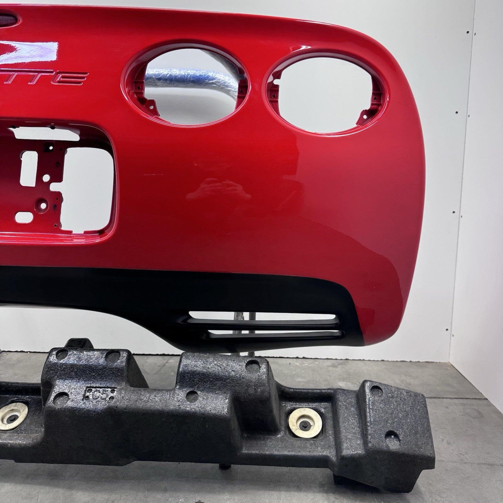 97-04 CHEVROLET CORVETTE C5 REAR BUMPER COVER FASCIA WITH FOAM ABSORBER OEM