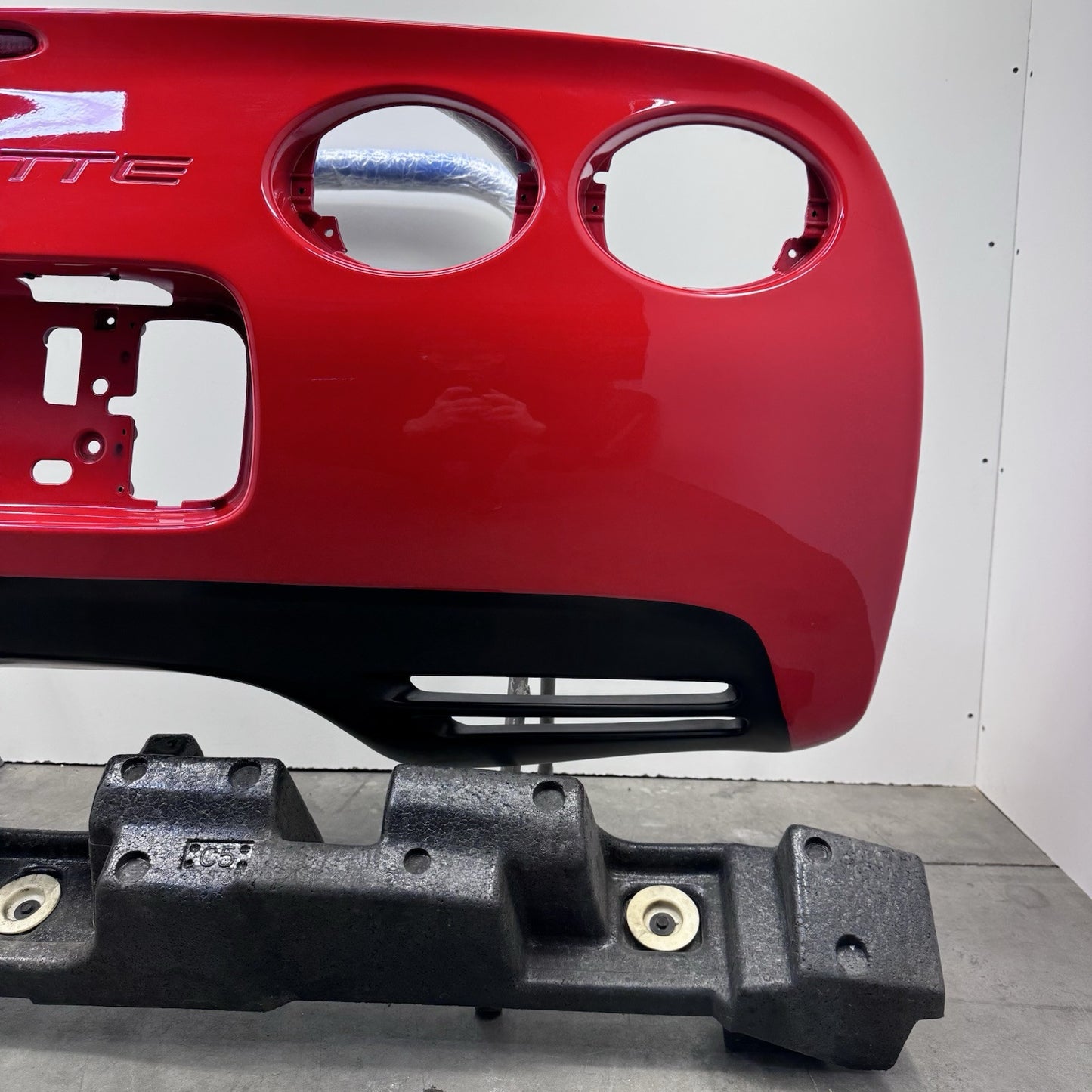 97-04 CHEVROLET CORVETTE C5 REAR BUMPER COVER FASCIA WITH FOAM ABSORBER OEM