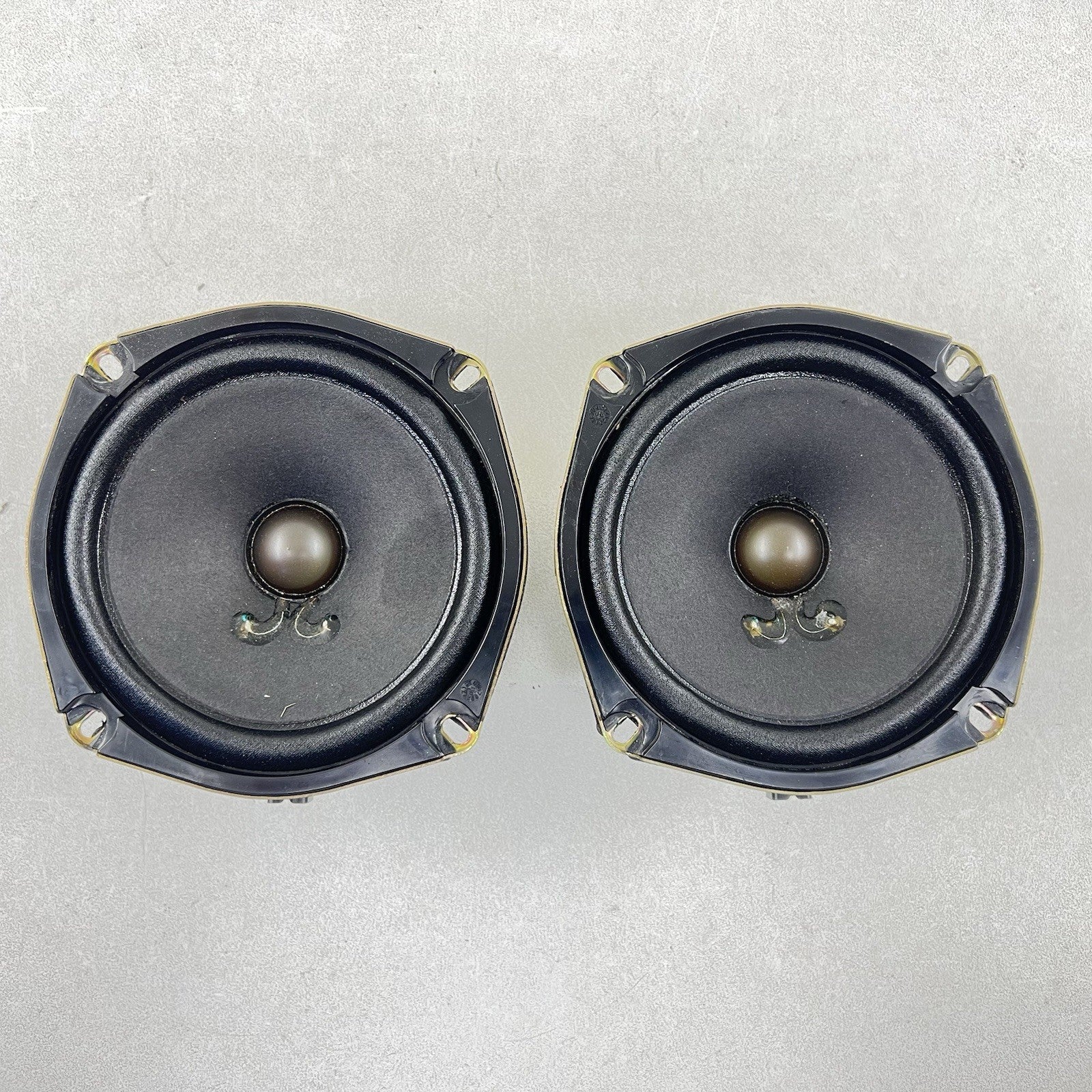 10278959 97-04 CHEVROLET CORVETTE C5 LEFT AND RIGHT DOOR SPEAKER PAIR W/ REAR SPEAKER OEM