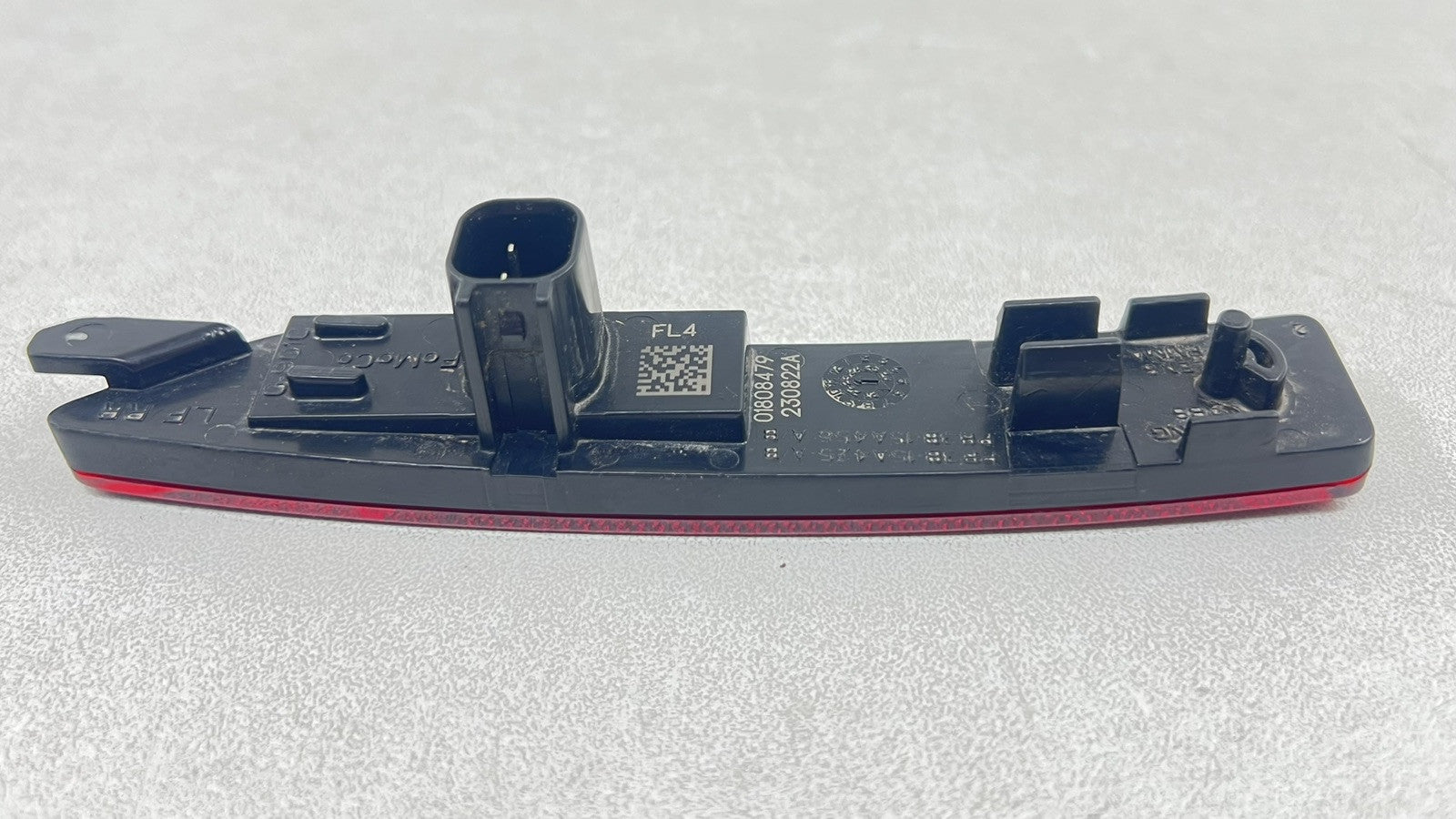 PR3B-15A425-A / PR3B 15A425 A / PR3B15A425A 24-25 FORD MUSTANG GT PASSENGER RIGHT REAR BUMPER REFLECTOR SIDE MARKER LAMP