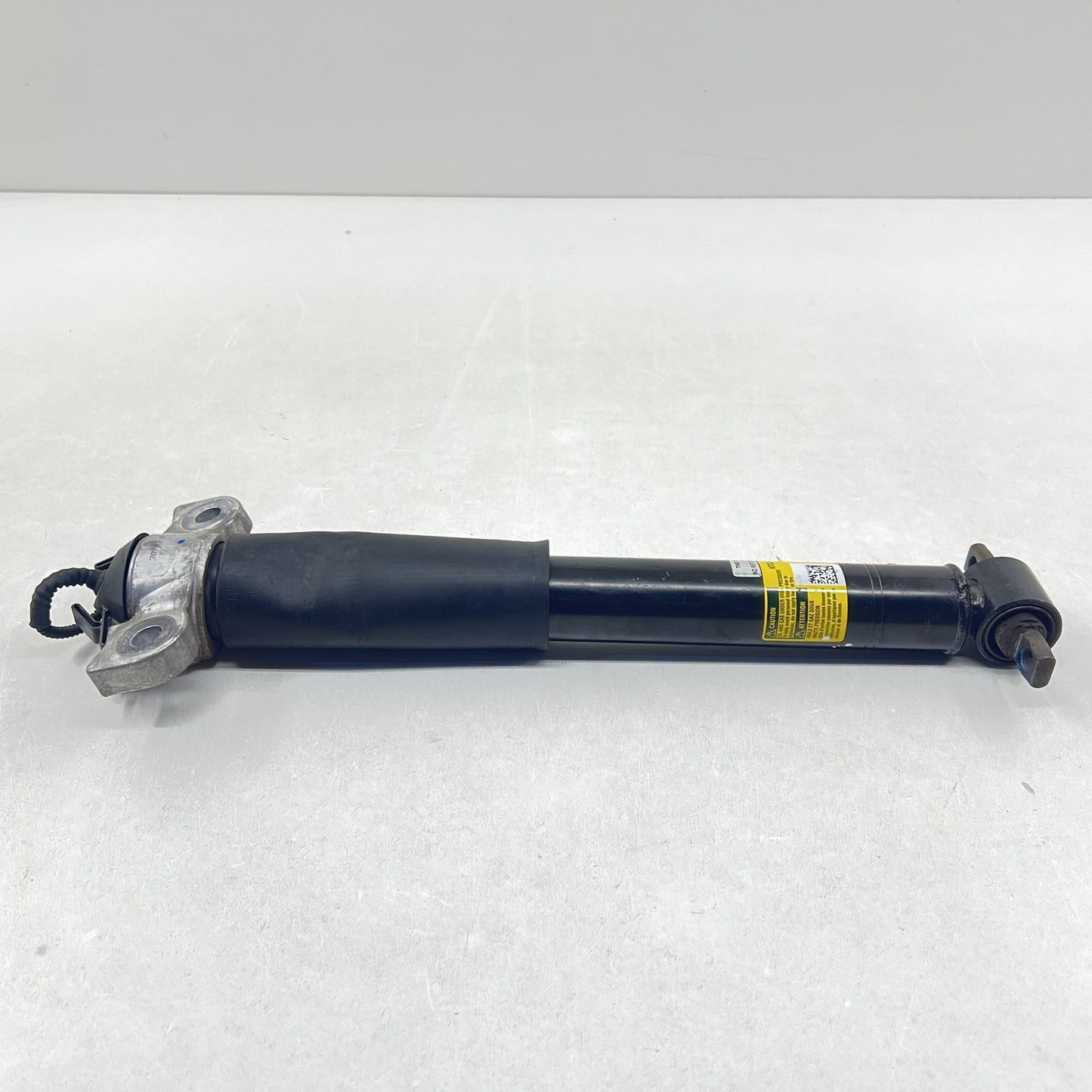 KR3C-18W003-TA / KR3C 18W003 TA / KR3C18W003TA 24-25 FORD MUSTANG DARK HORSE LEFT REAR SHOCK ABSORBER KR3C-18W003-TA OEM