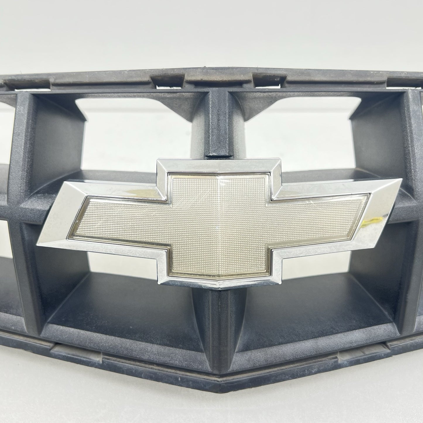 92242526 10-13 CHEVROLET CAMARO SS FRONT BUMPER UPPER GRILLE GRILL TRIM 92242526 OEM