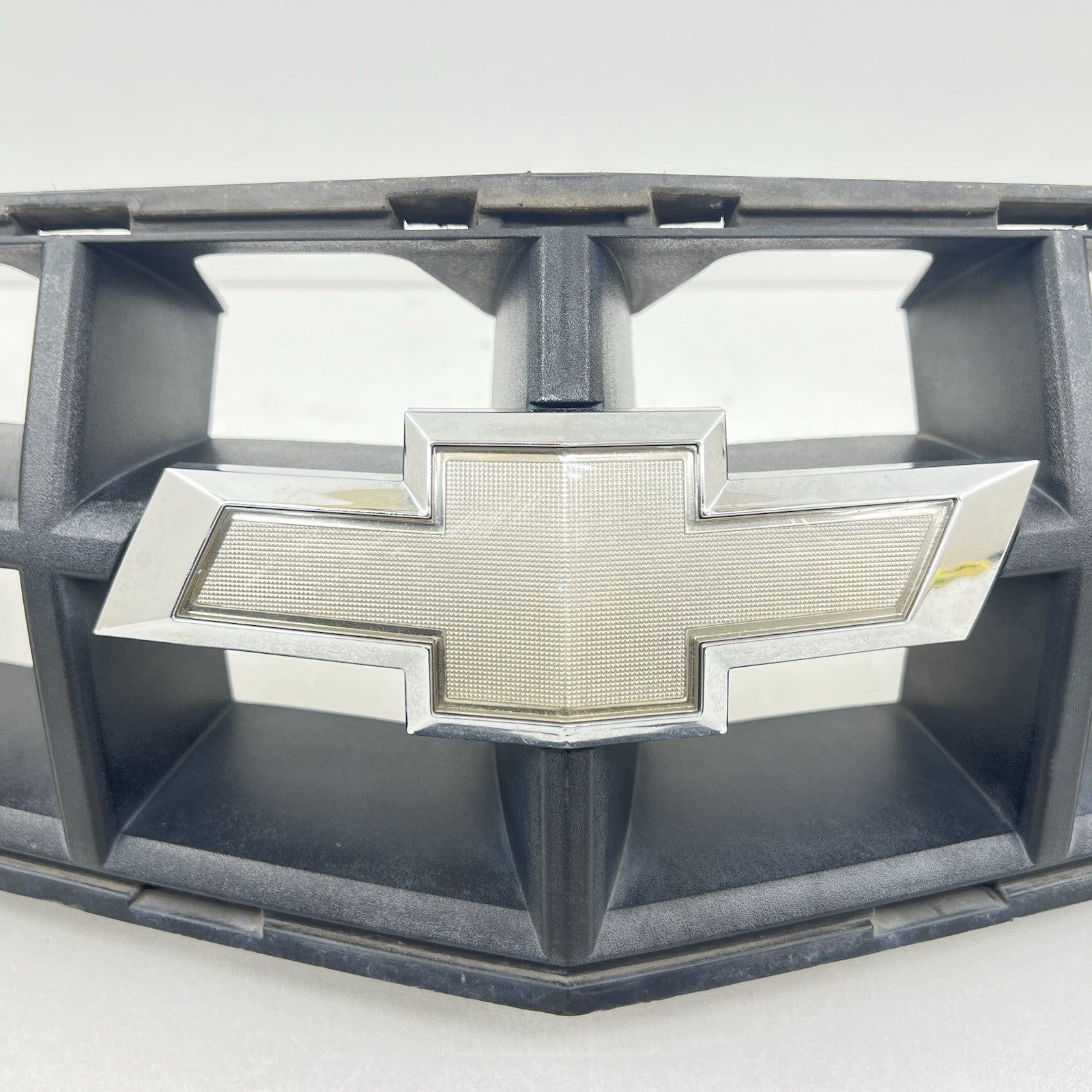 92242526 10-13 CHEVROLET CAMARO SS FRONT BUMPER UPPER GRILLE GRILL TRIM 92242526 OEM