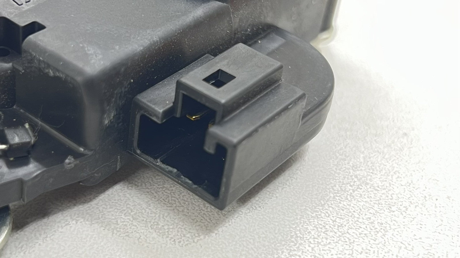 08-13 INFINITI G37 SEDAN REAR TRUNK LATCH LOCK ACTUATOR PULL LEVER OEM