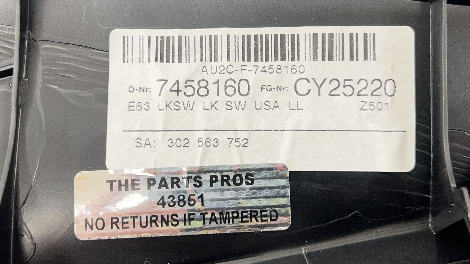 7458160 / 7 458 160 06-10 BMW M6 E63 E64 PASSENGER RIGHT DOOR PANEL TRIM LEATHER BLACK 7458160 OEM