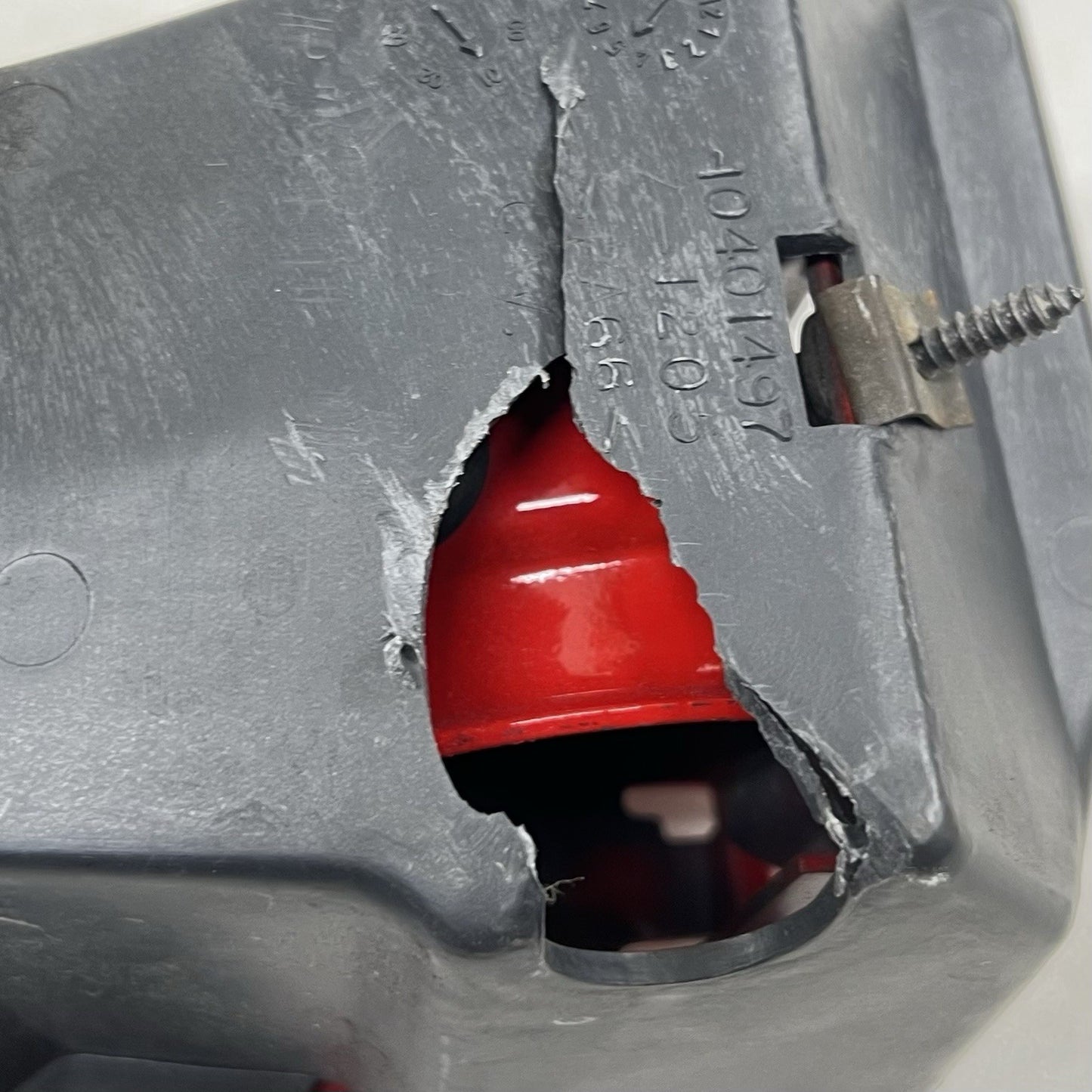 10401497 97-04 CHEVROLET CORVETTE C5 FUEL TANK GAS CAP DOOR LID ASSEMBLY 10401497 OEM