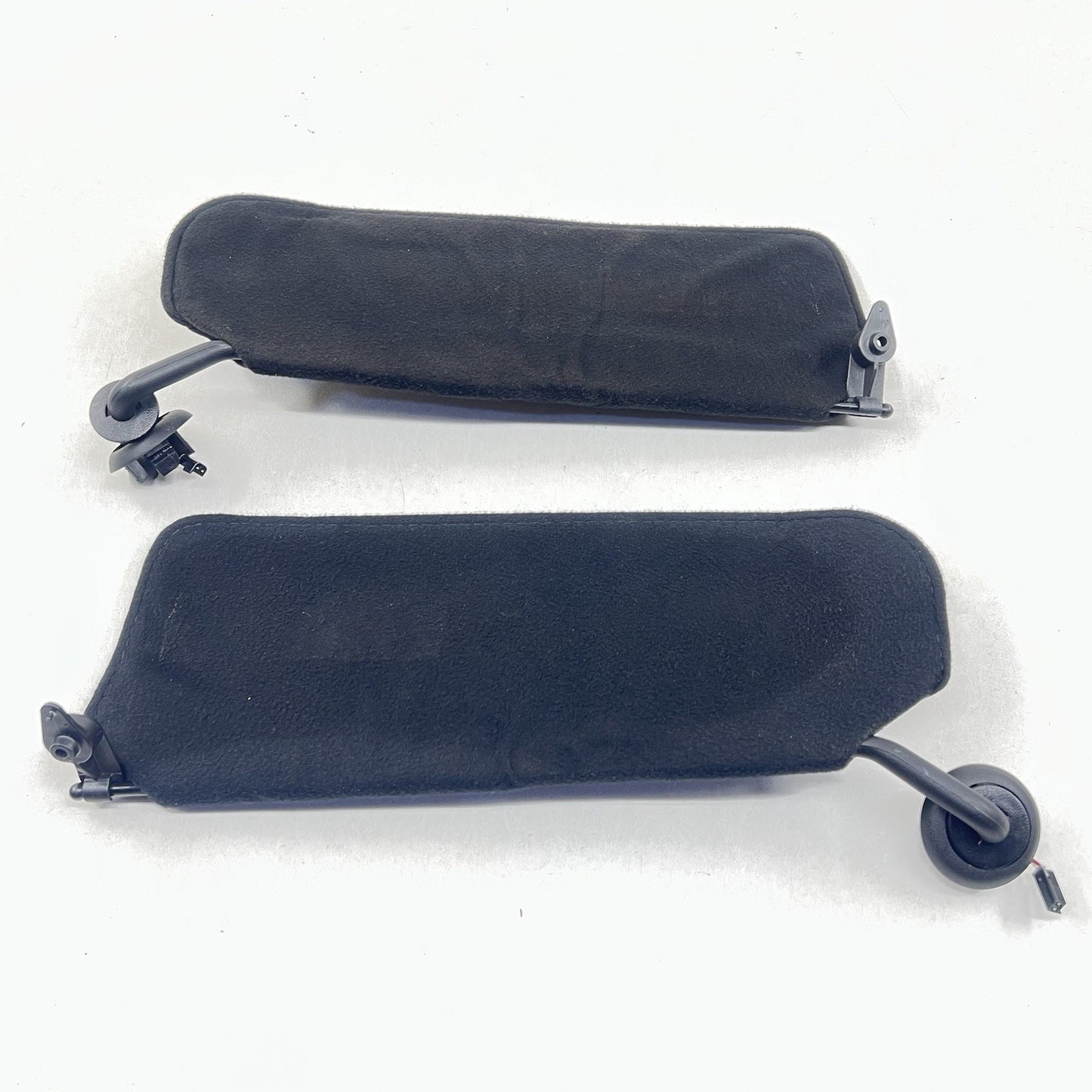 15002596 01-04 CHEVROLET CORVETTE C5 Z06 LEFT AND RIGHT SUNVISOR SUN VISOR PAIR BLACK OEM