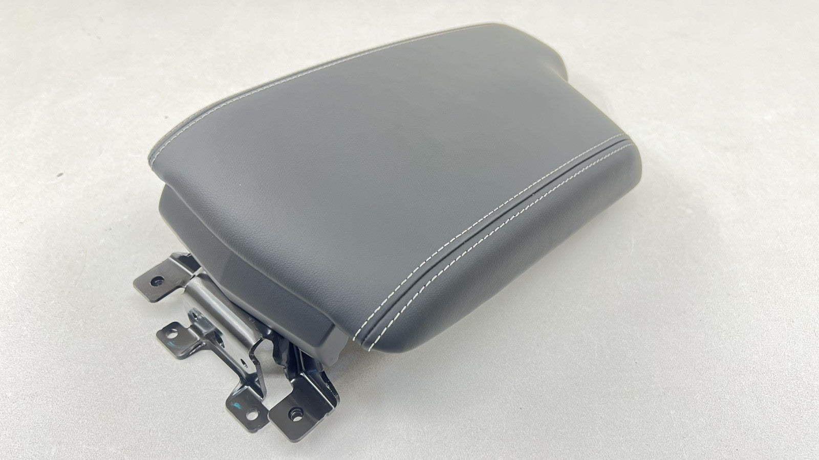 22-25 CADILLAC CT5 V BLACKWING CENTER CONSOLE ARMREST ARM REST BLACK LEATHER OEM