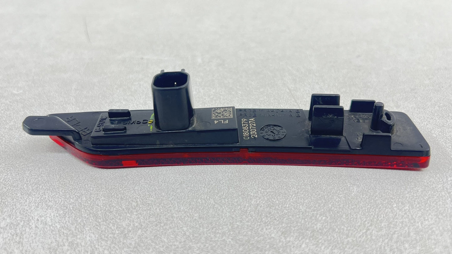PR3B-15A424-A / PR3B 15A424 A / PR3B15A424A 24-25 FORD MUSTANG GT DRIVER LEFT REAR BUMPER REFLECTOR SIDE MARKER LAMP OEM