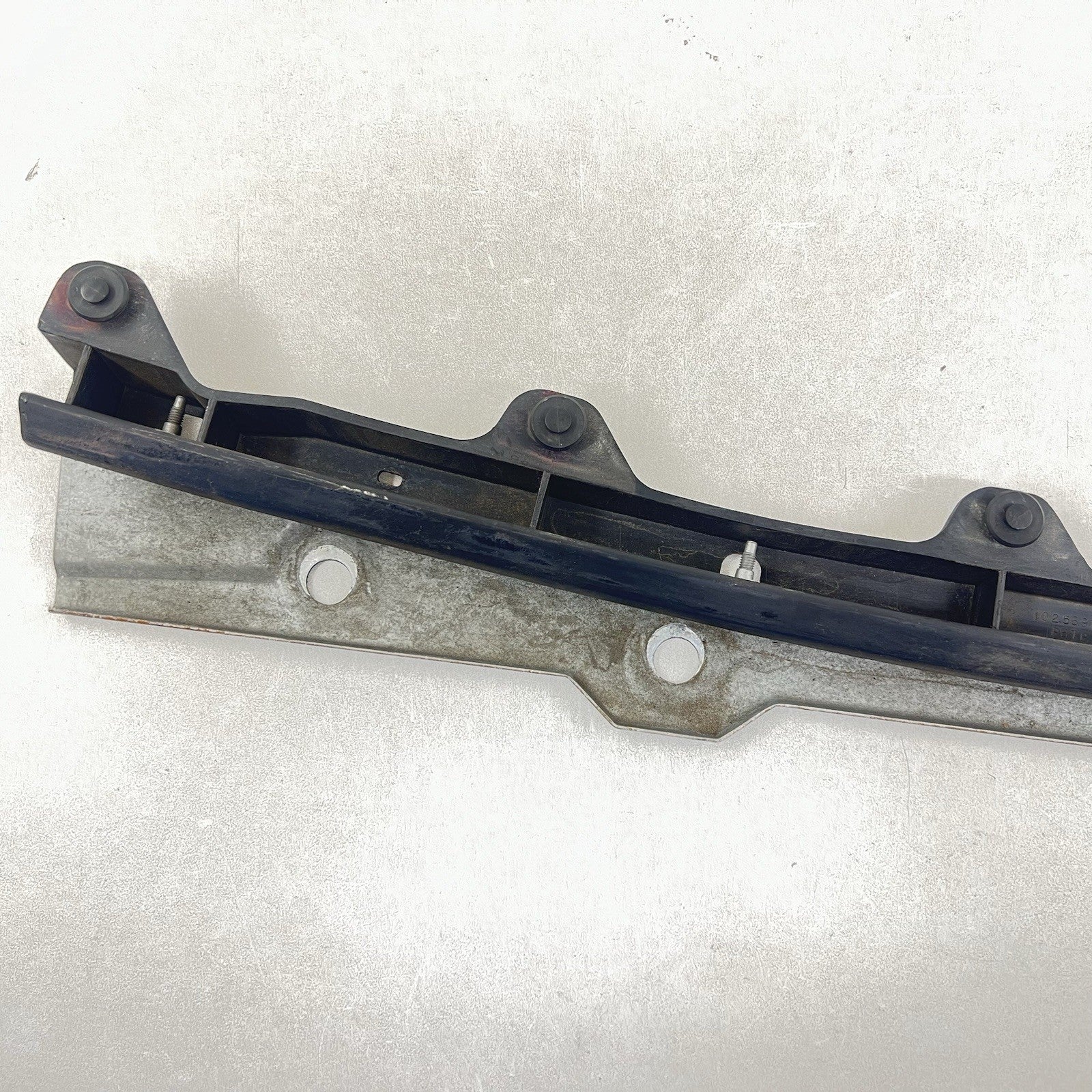 10256973 01-04 CORVETTE C5 Z06 FRONT UPPER FASCIA RETAINER SUPPORT BRACKET 10256973 OEM