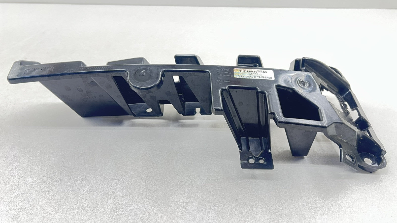 PR3B-17D960-A / PR3B 17D960 A / PR3B17D960A 24-25 FORD MUSTANG GT RIGHT REAR BUMPER BRACKET SUPPORT MOUNT PR3B-17D960-A 