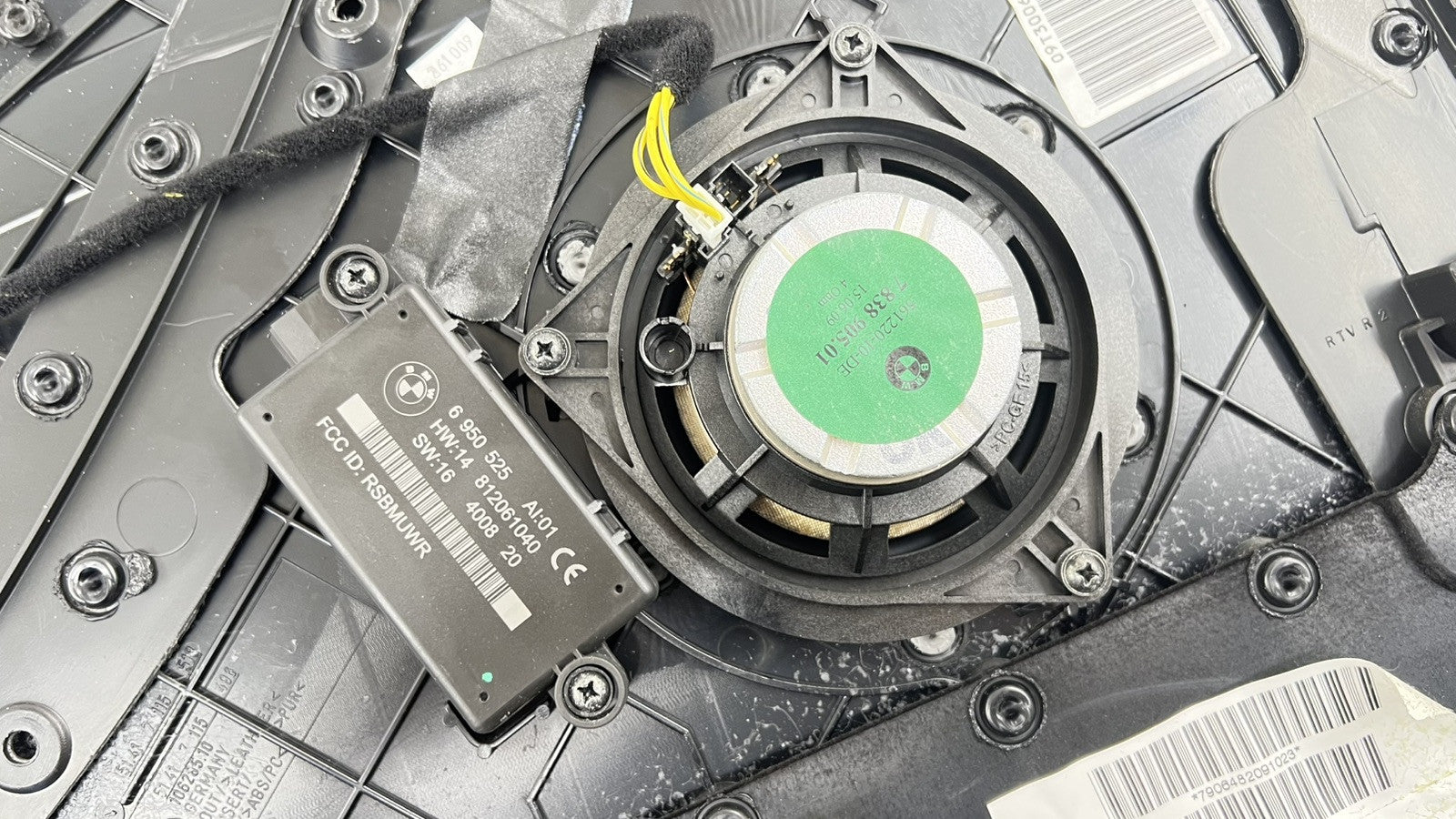 7458160 / 7 458 160 06-10 BMW M6 E63 E64 PASSENGER RIGHT DOOR PANEL TRIM LEATHER BLACK 7458160 OEM