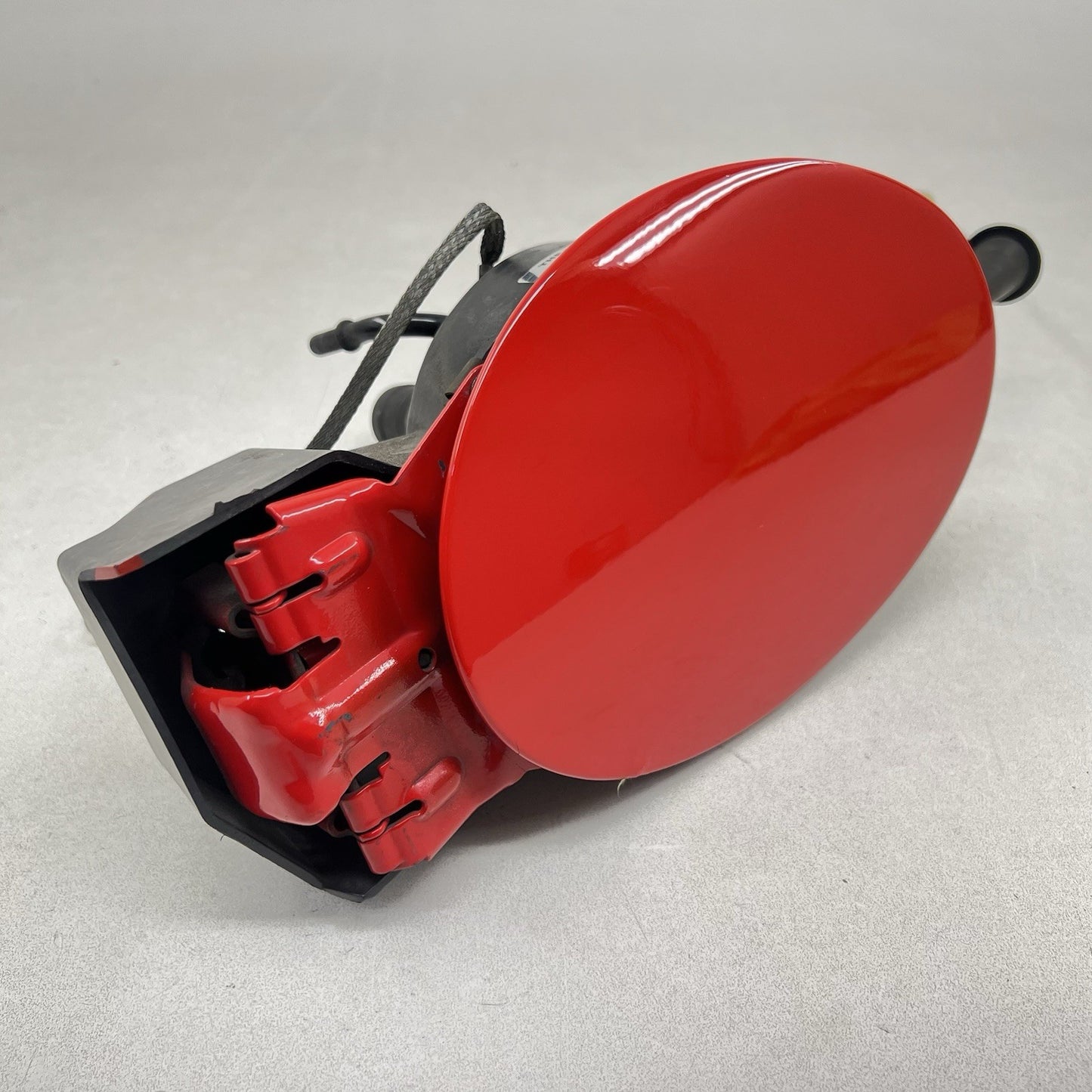 10401497 97-04 CHEVROLET CORVETTE C5 FUEL TANK GAS CAP DOOR LID ASSEMBLY 10401497 OEM