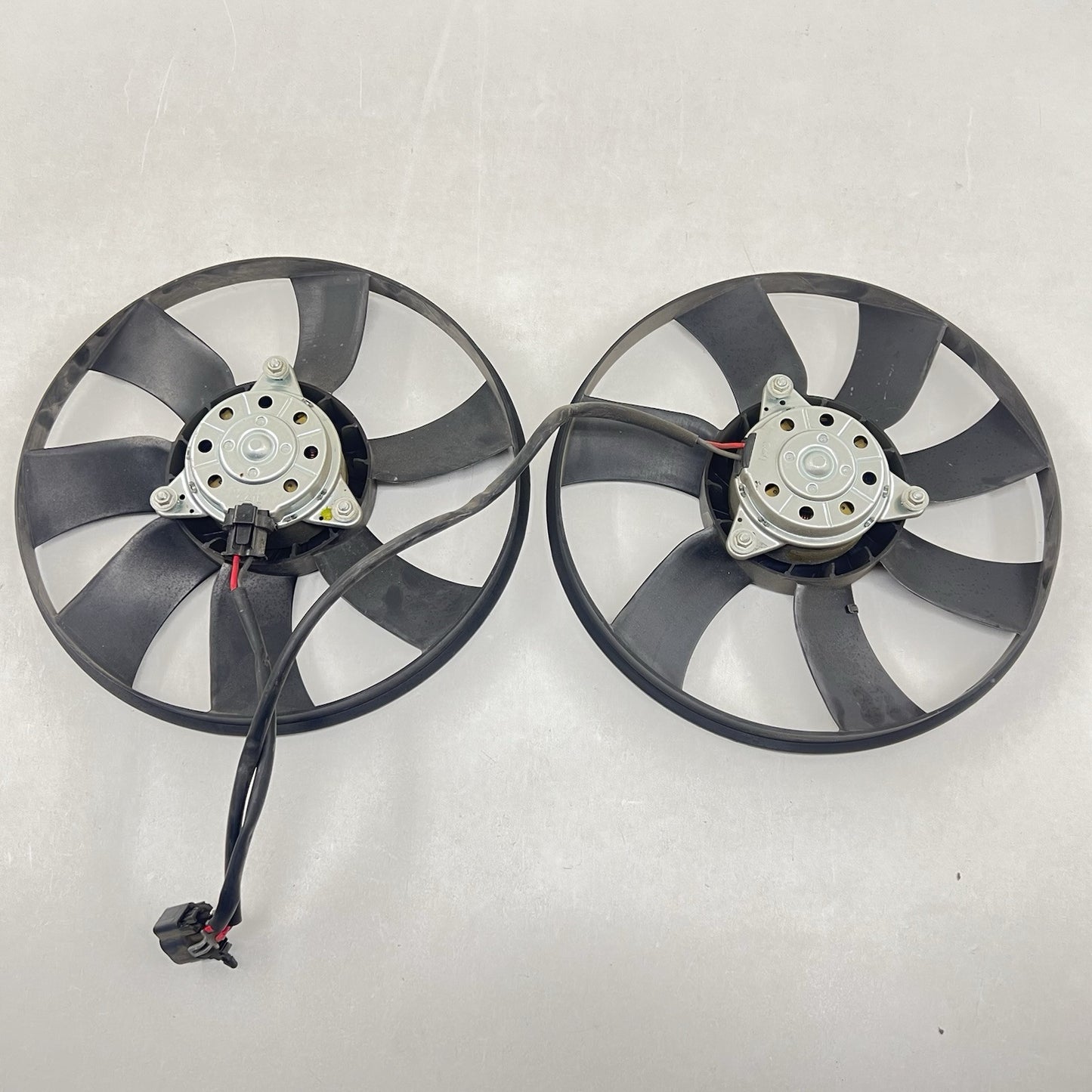 5YY0426 10-15 CHEVROLET CAMARO SS RADIATOR FAN COOLING MOTOR WITH FAN BLADE PAIR OEM