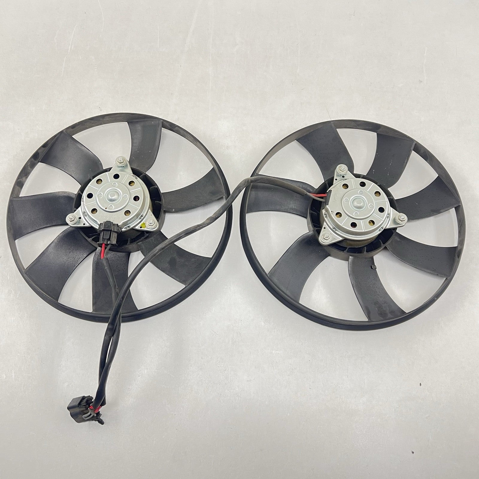 5YY0426 10-15 CHEVROLET CAMARO SS RADIATOR FAN COOLING MOTOR WITH FAN BLADE PAIR OEM