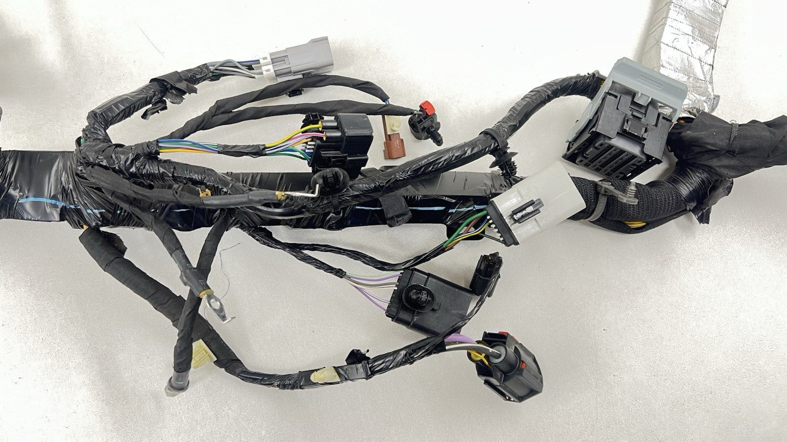 PR3T-14290 / PR3T 14290 / PR3T14290 2024 FORD MUSTANG GT ENGINE BAY WIRE HARNESS CABLE W/ FUSE BOX PR3T-14290-PE OEM