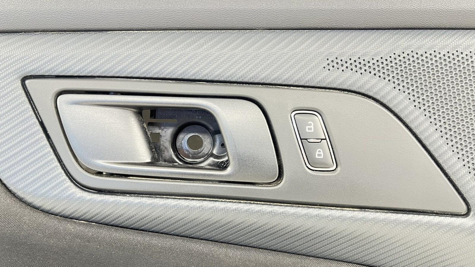 PR3B-C23943-GM319W / PR3B C23943 GM319W / PR3BC23943GM319W 24-25 FORD MUSTANG DARK HORSE DRIVER LEFT DOOR PANEL TRIM LEA