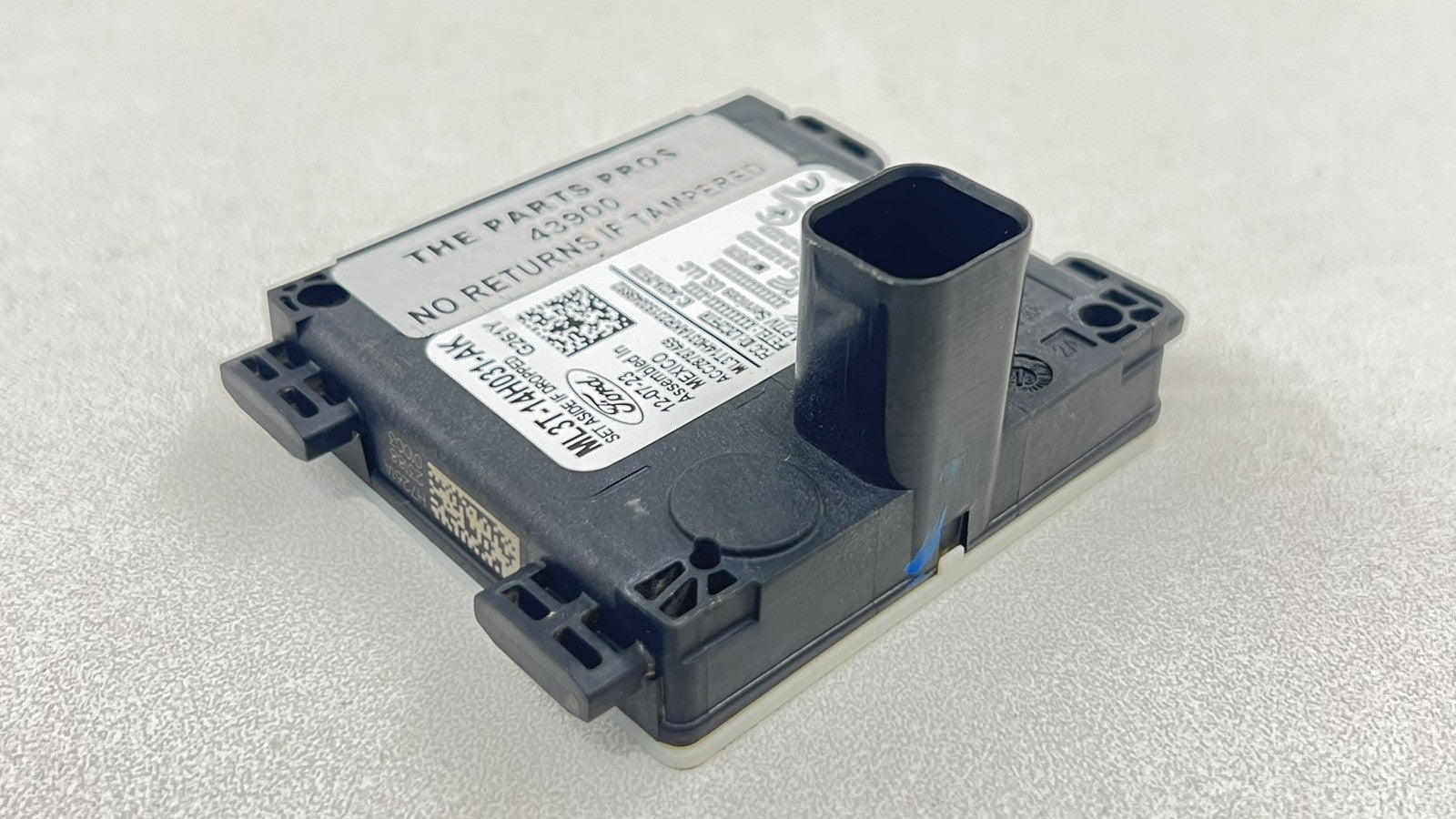 ML3T-14H031-AK / ML3T 14H031 AK / ML3T14H031AK 24-25 FORD MUSTANG GT DRIVER LEFT REAR BLIND SPOT RADAR MONITOR MODULE OE