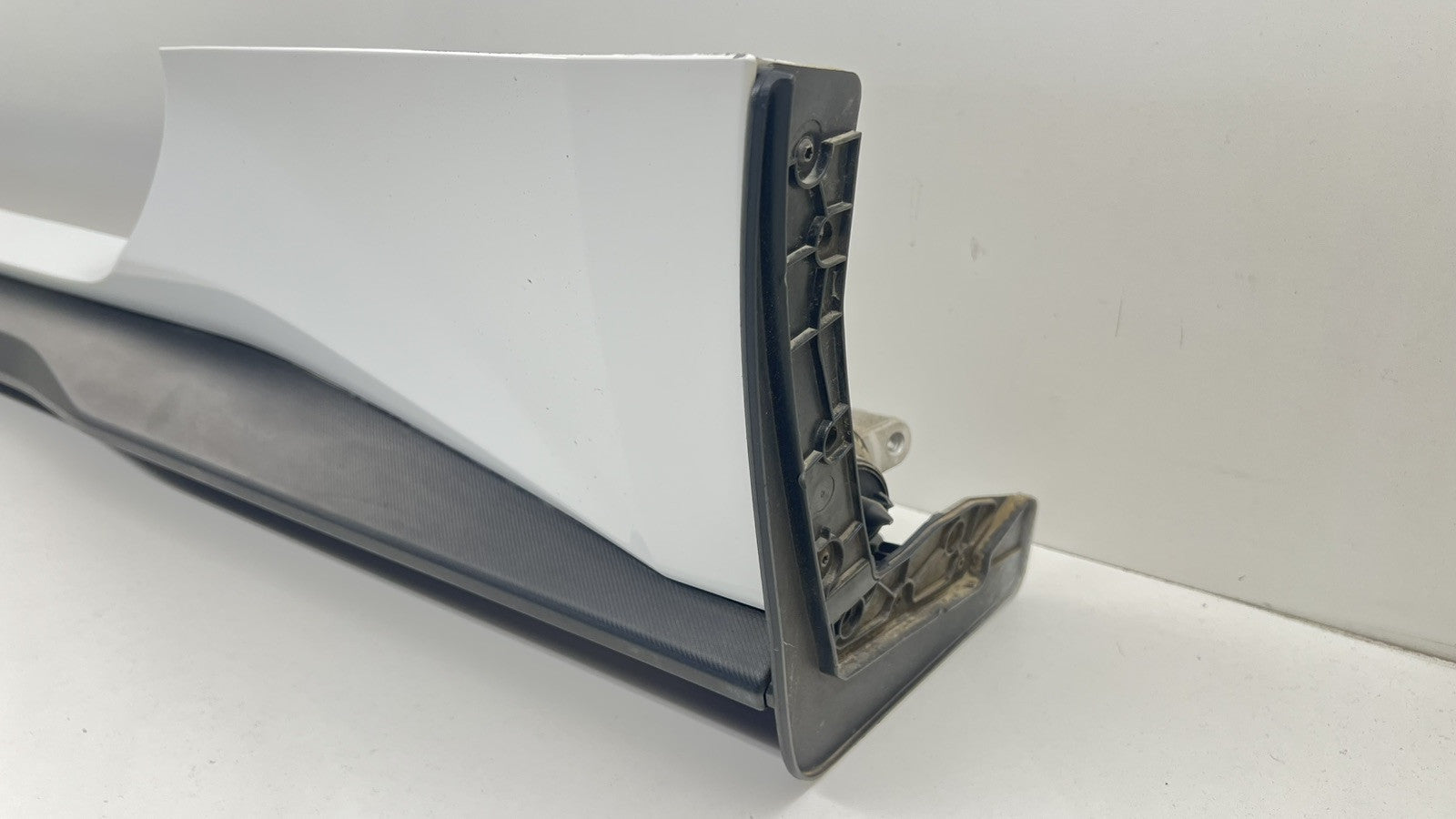 PR3B-C10155-AA / PR3B C10155 AA / PR3BC10155AA 24-25 FORD MUSTANG GT DARK HORSE LEFT SIDE SKIRT ROCKER PANEL COVER TRIM 