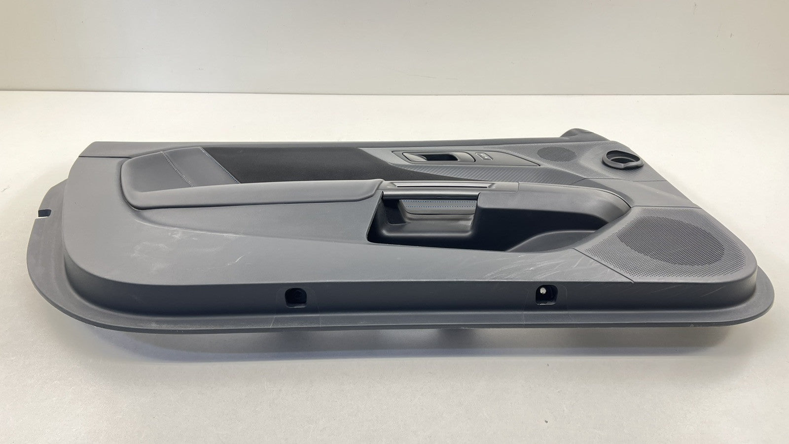 PR3B-C23943-GM319W / PR3B C23943 GM319W / PR3BC23943GM319W 24-25 FORD MUSTANG DARK HORSE DRIVER LEFT DOOR PANEL TRIM LEA