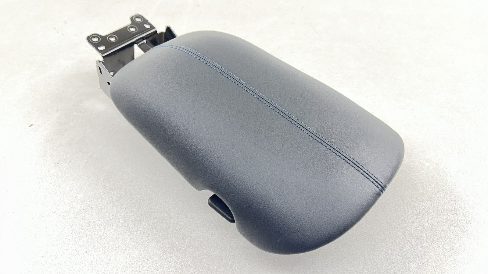 24-25 FORD MUSTANG DARK HORSE CENTER CONSOLE ARMREST ARM REST COVER LID OEM